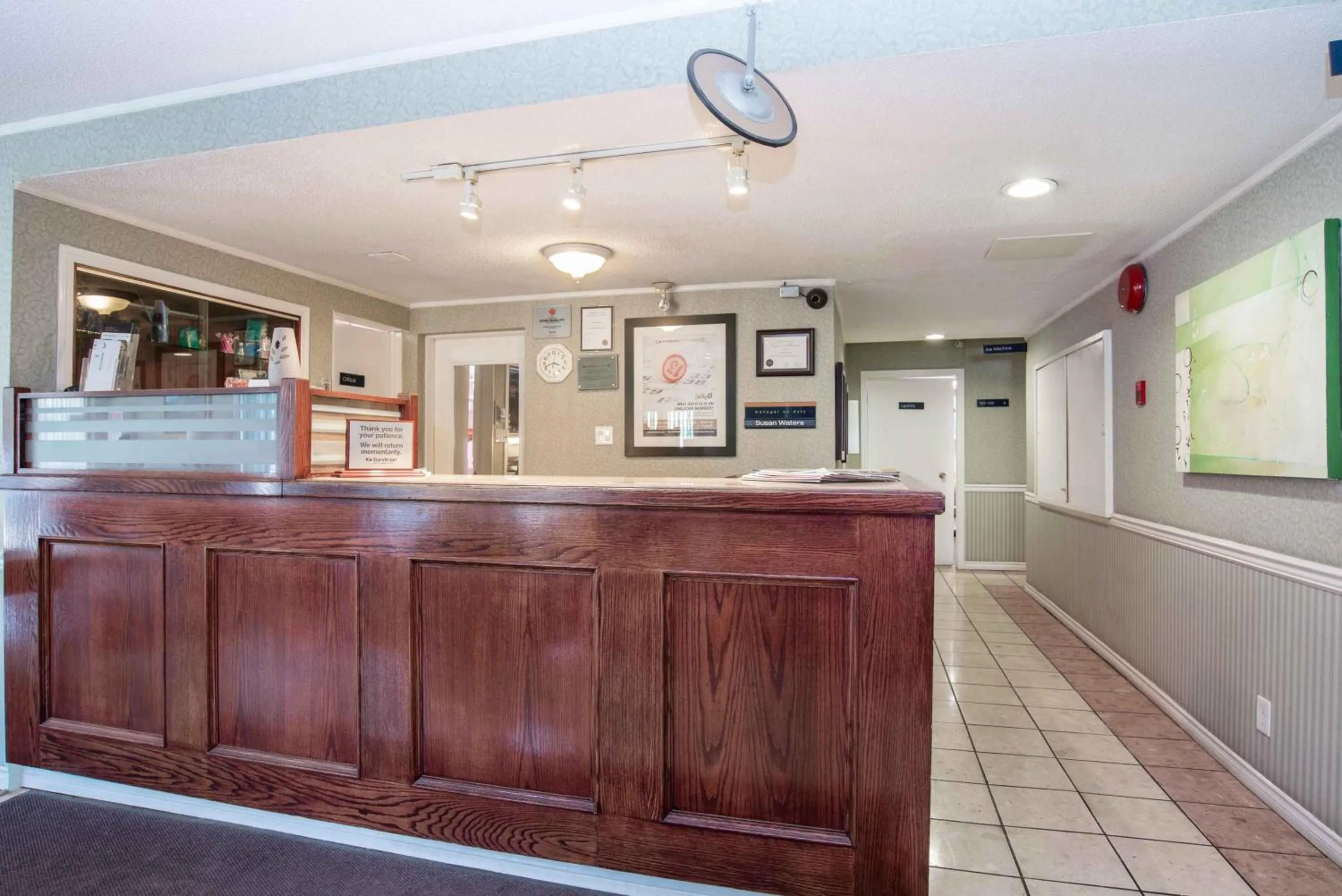 Facade/entrance in Sandman Inn Cache Creek