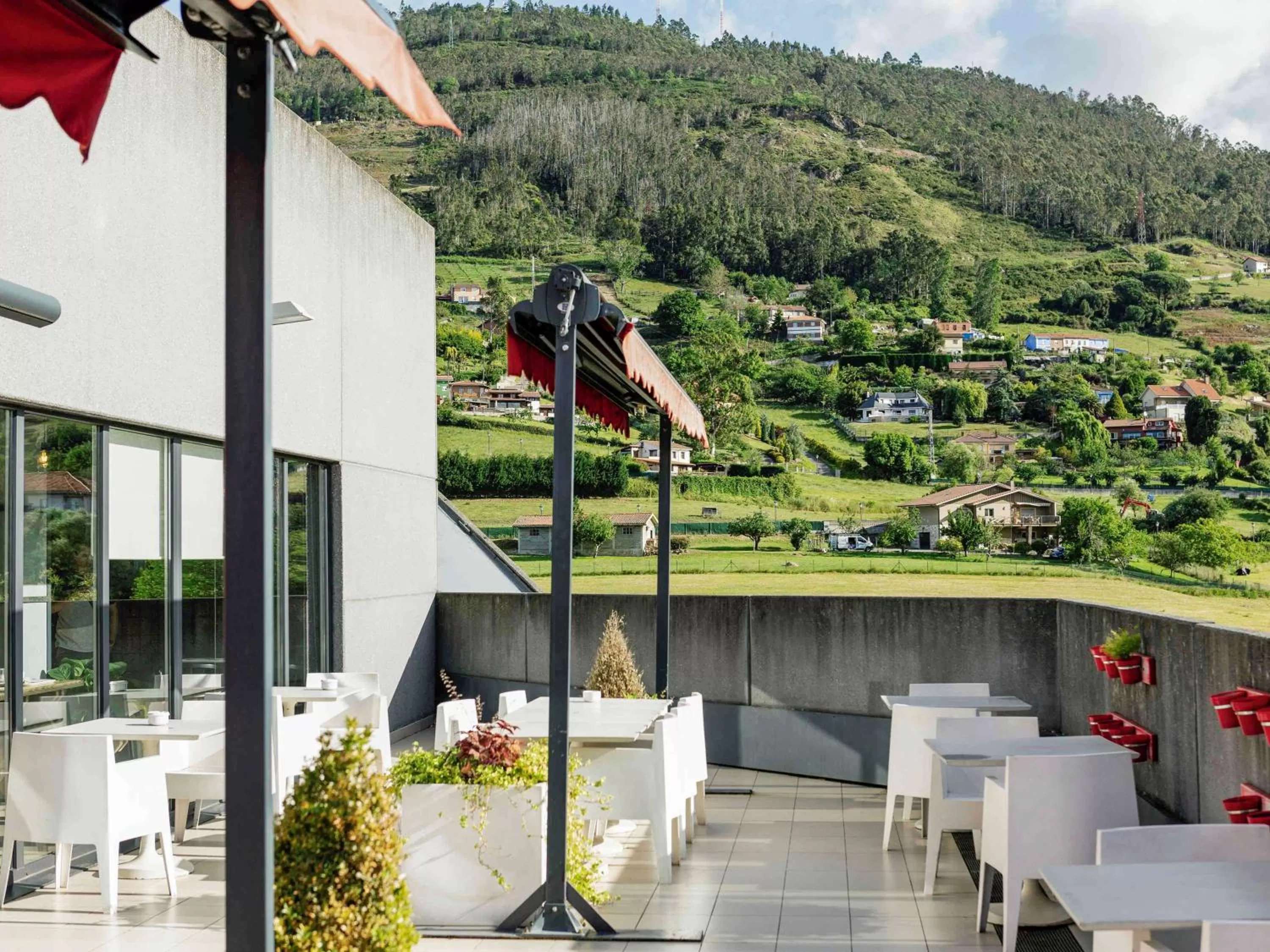 Property building in Ibis Oviedo