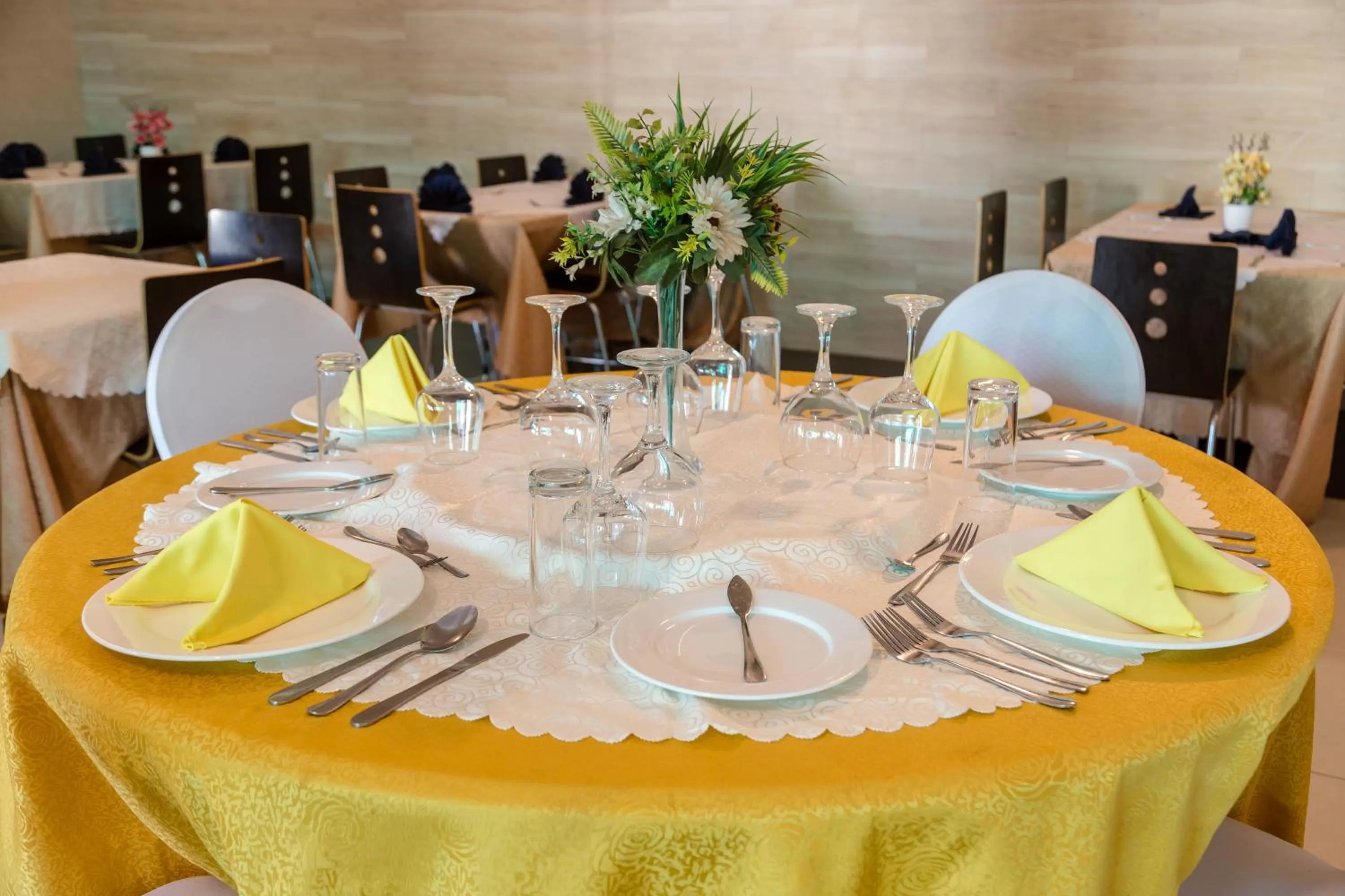 Restaurant/places to eat in Olympic Hotel