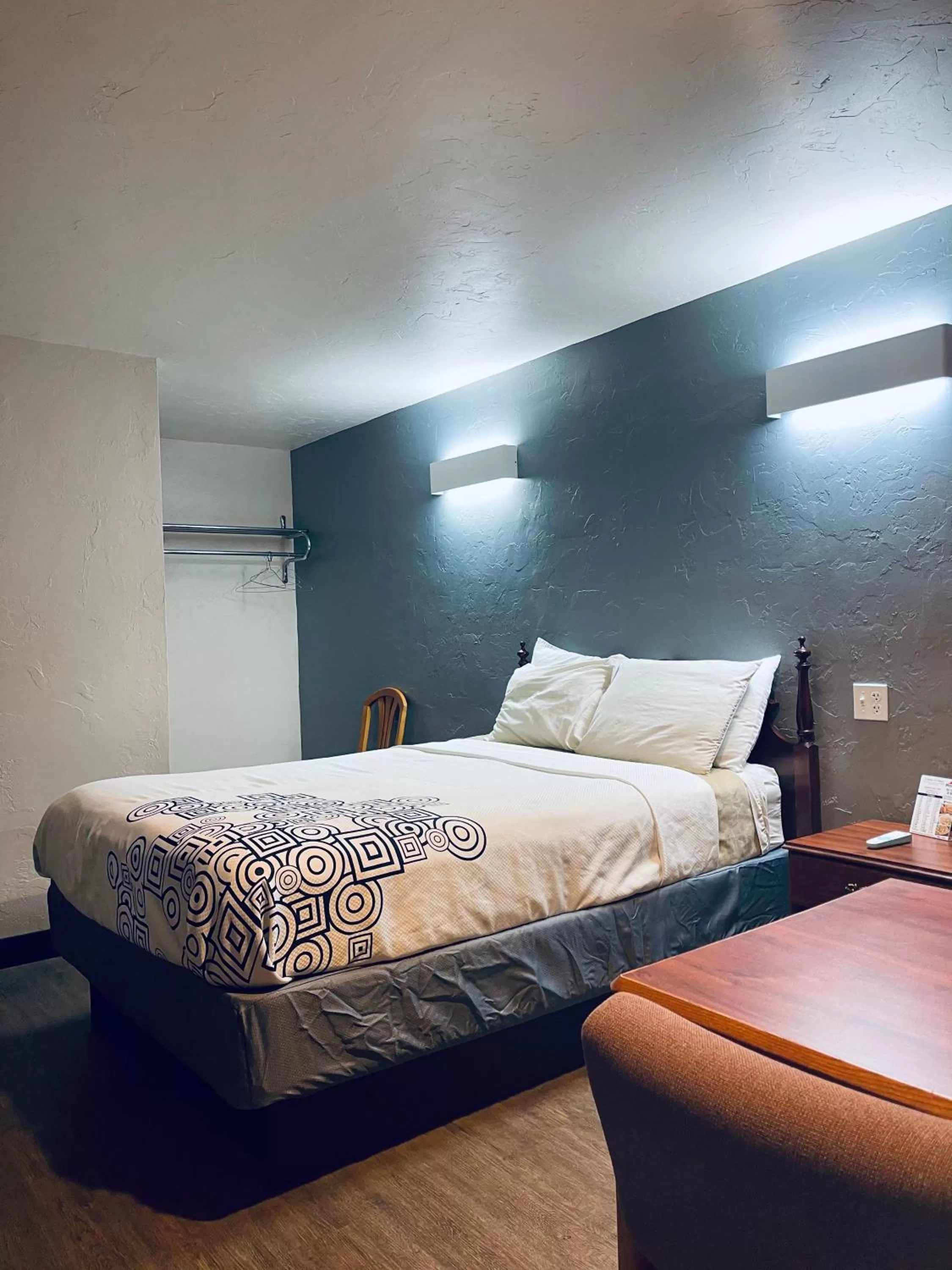 Bed in Century 21 Motel