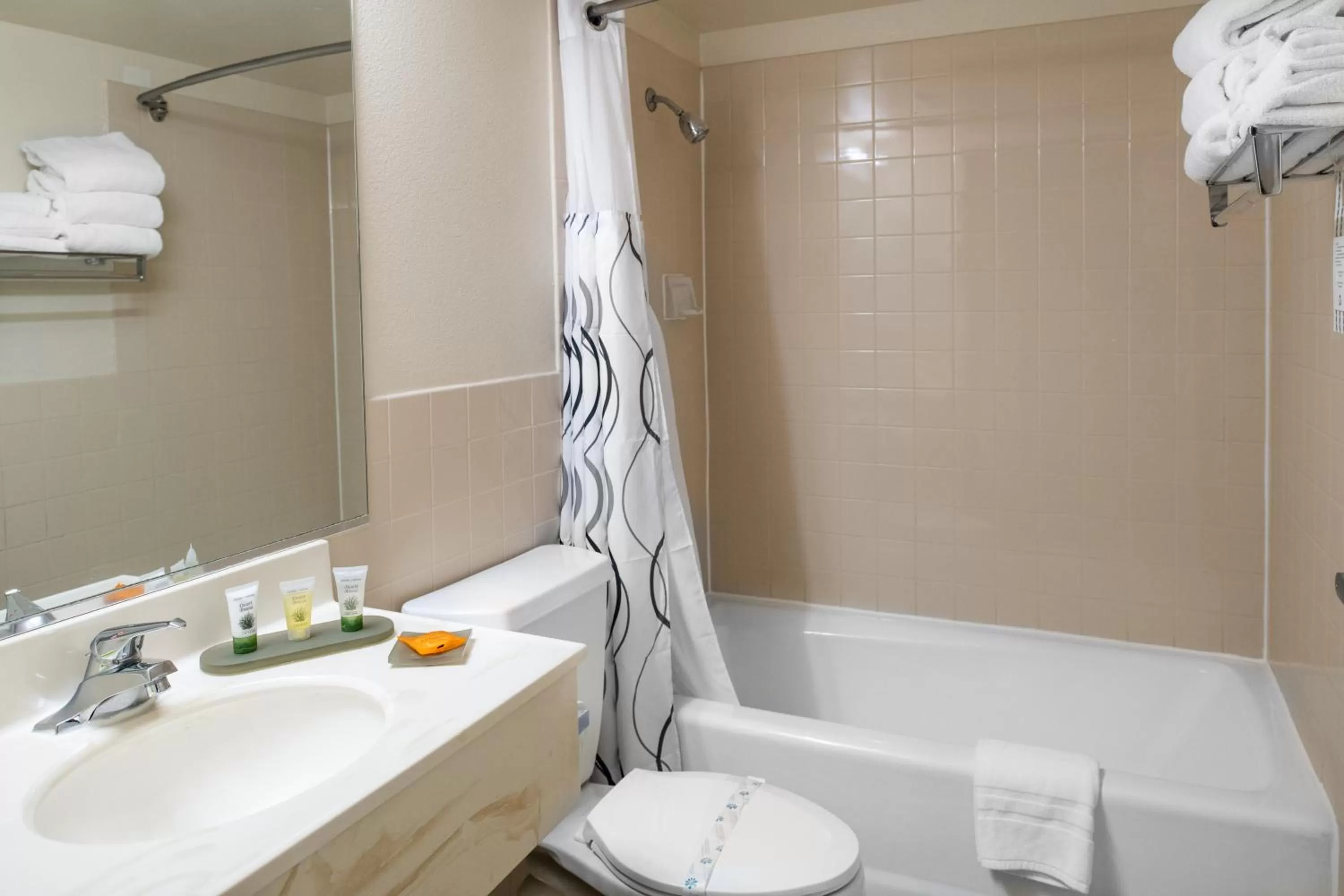 Bathroom in Glendale Hotel