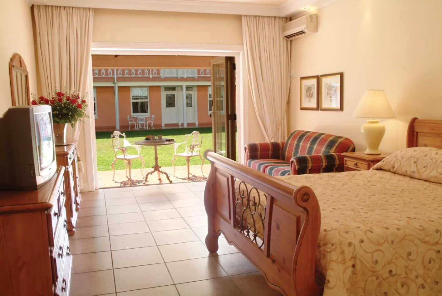 Photo of the whole room, Bed in Sica's Guest House