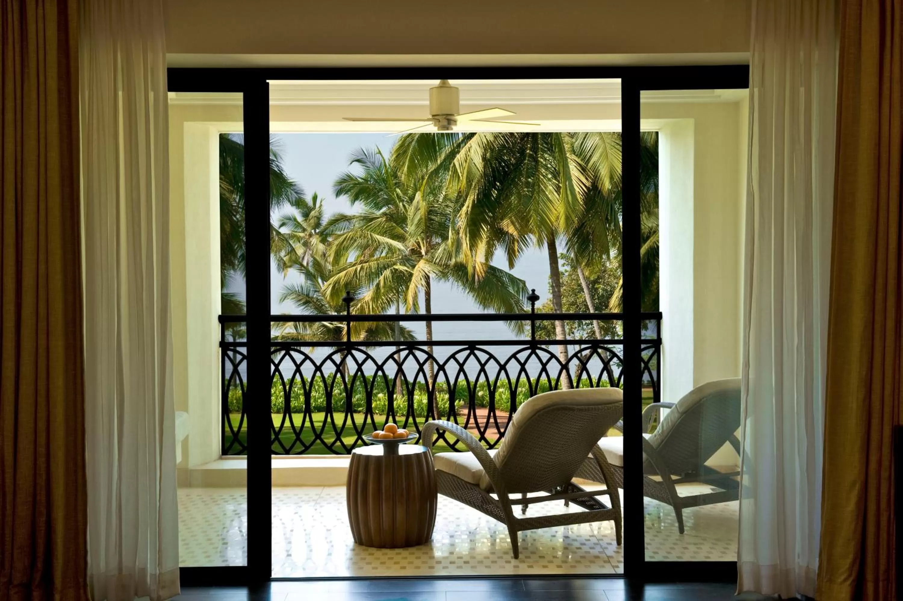 Twin Beds with Balcony Bay View Club Access - Complimentary Airport transfers from Dabolim and Mopa Airport in Grand Hyatt Goa