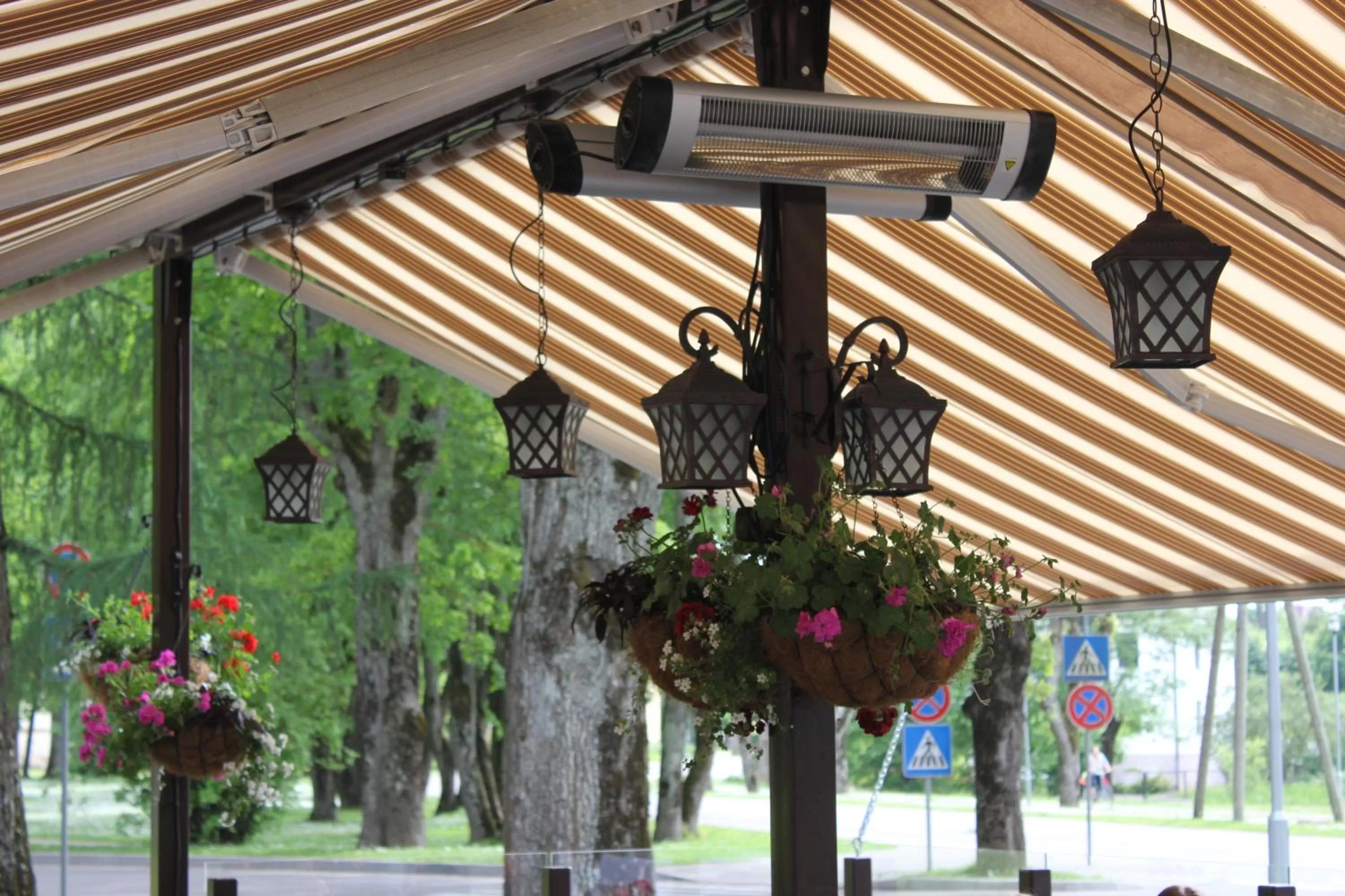 Restaurant/places to eat in City Center Kaķis B&B