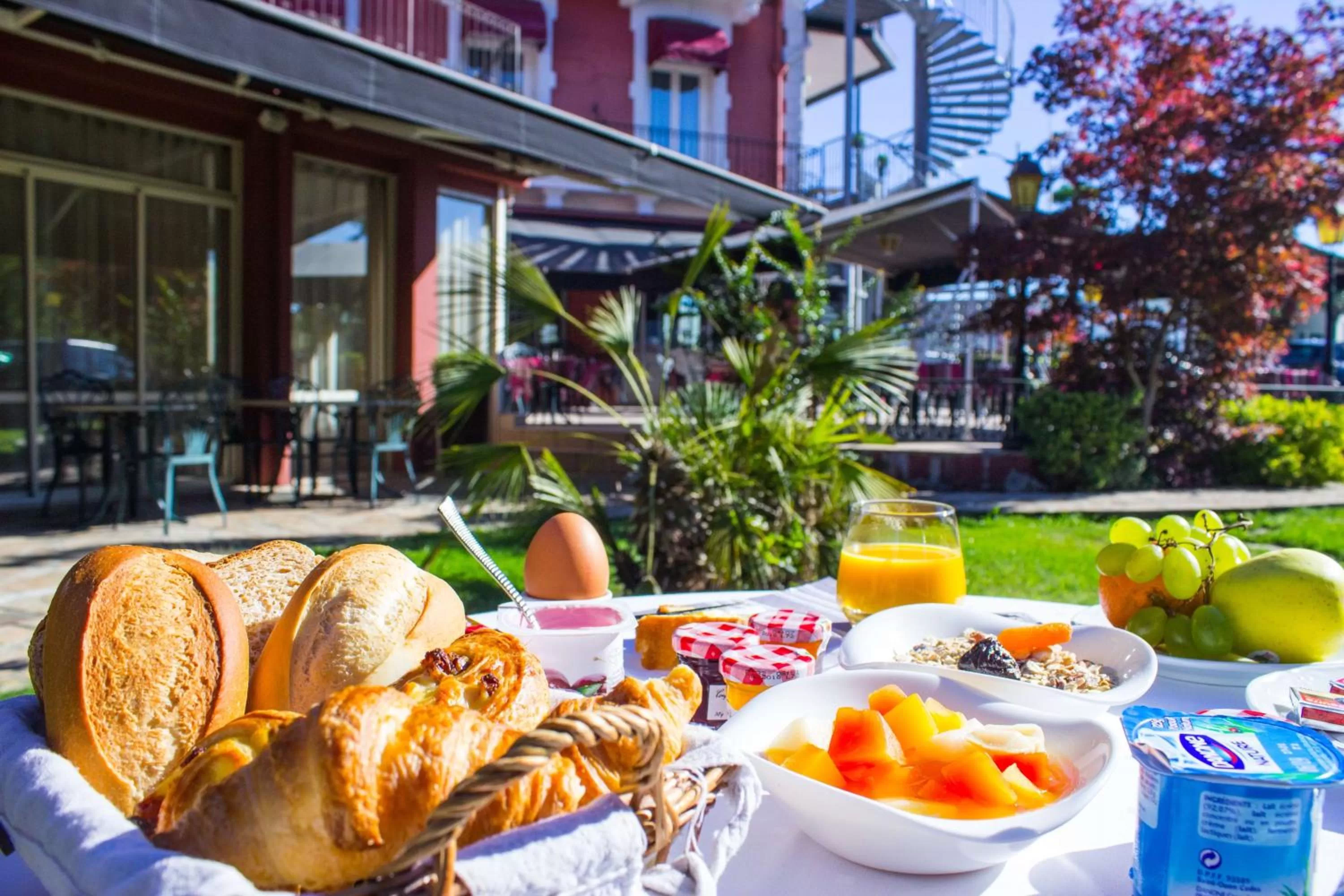 Restaurant/places to eat in Best Western Beauséjour