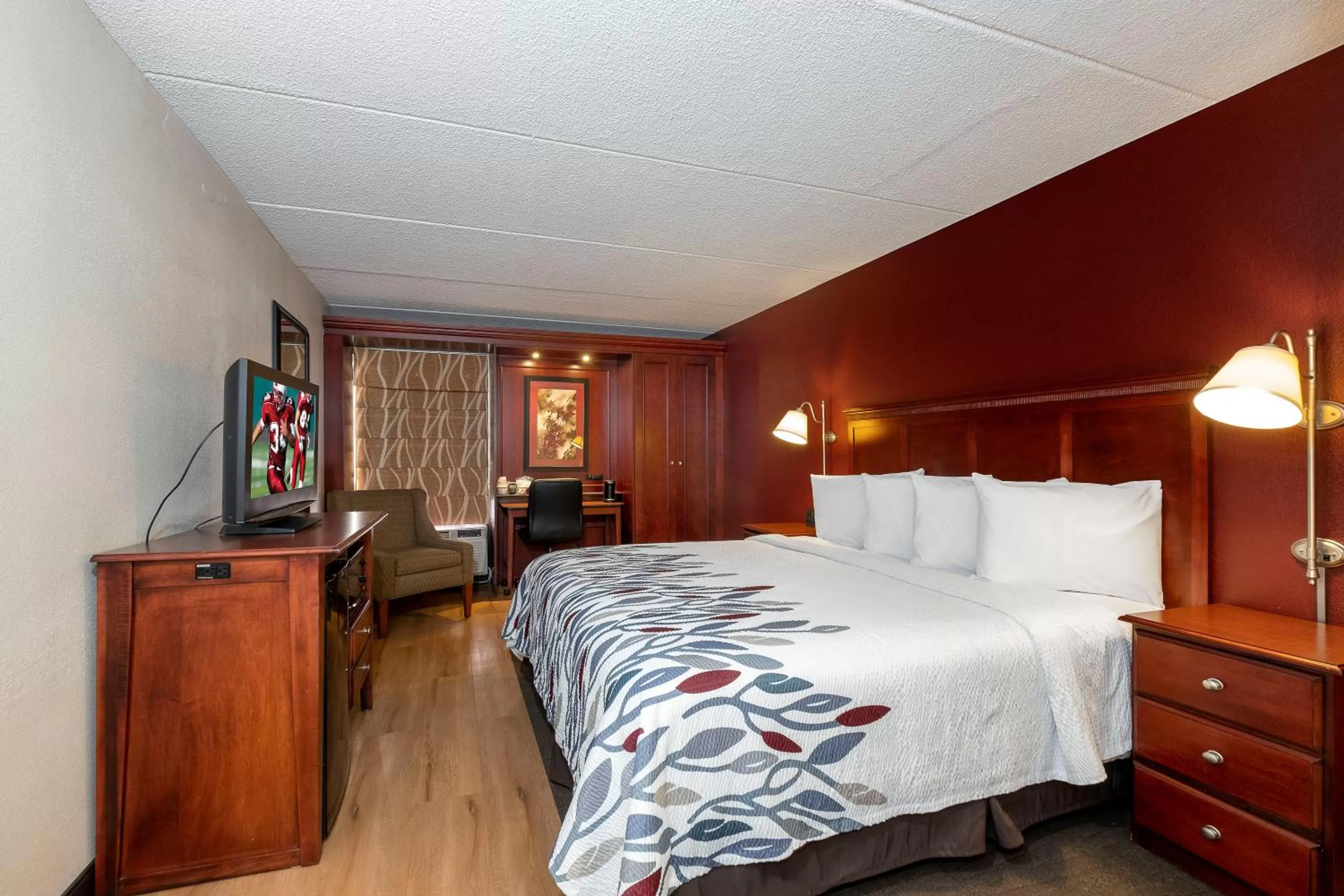 Photo of the whole room, Bed in Red Roof Inn Meriden
