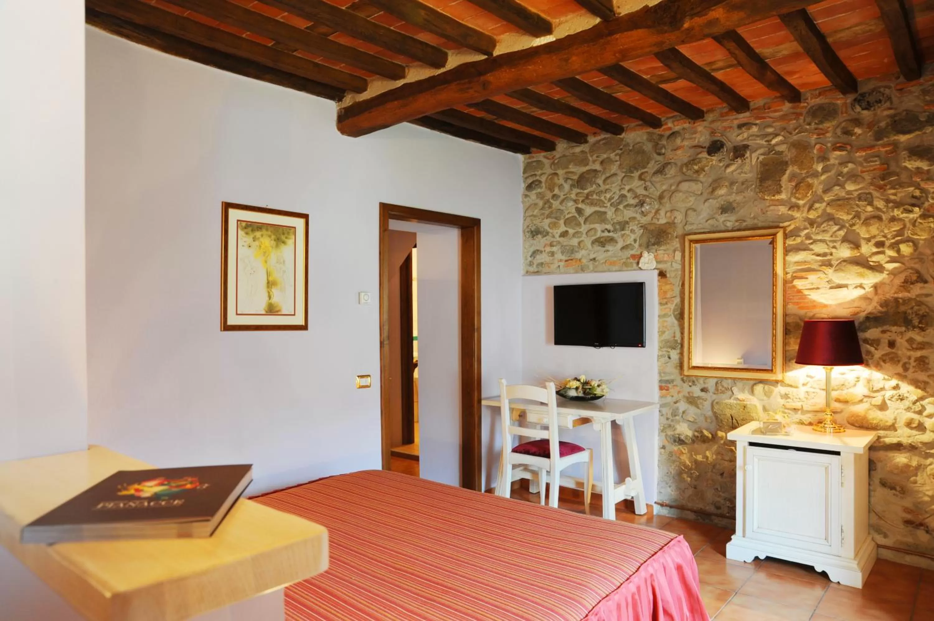 TV/Entertainment Center in Antica Locanda San Leonardo 1554