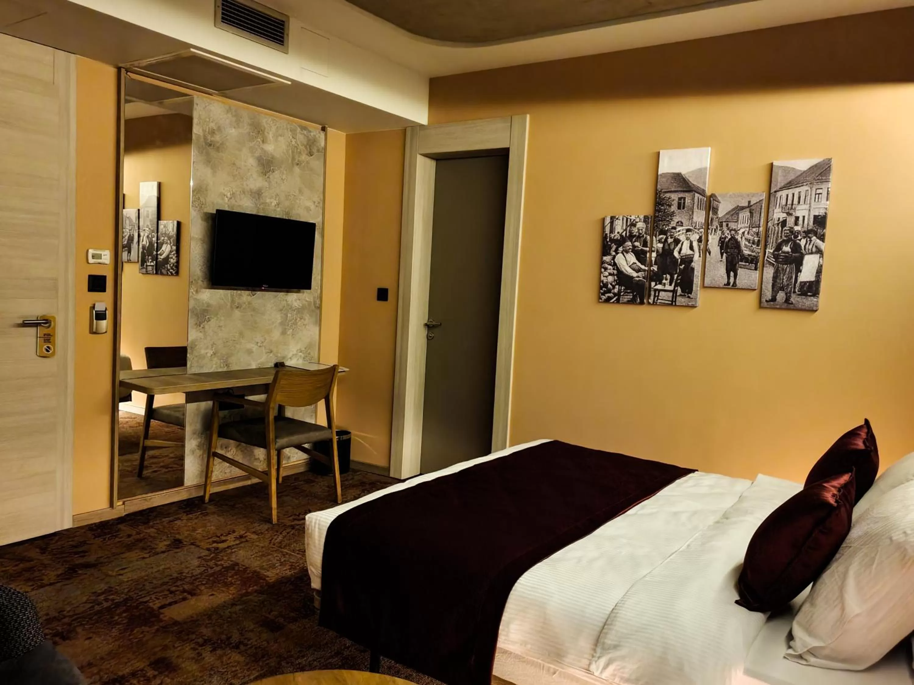 TV and multimedia, Bed in Hotel City Code