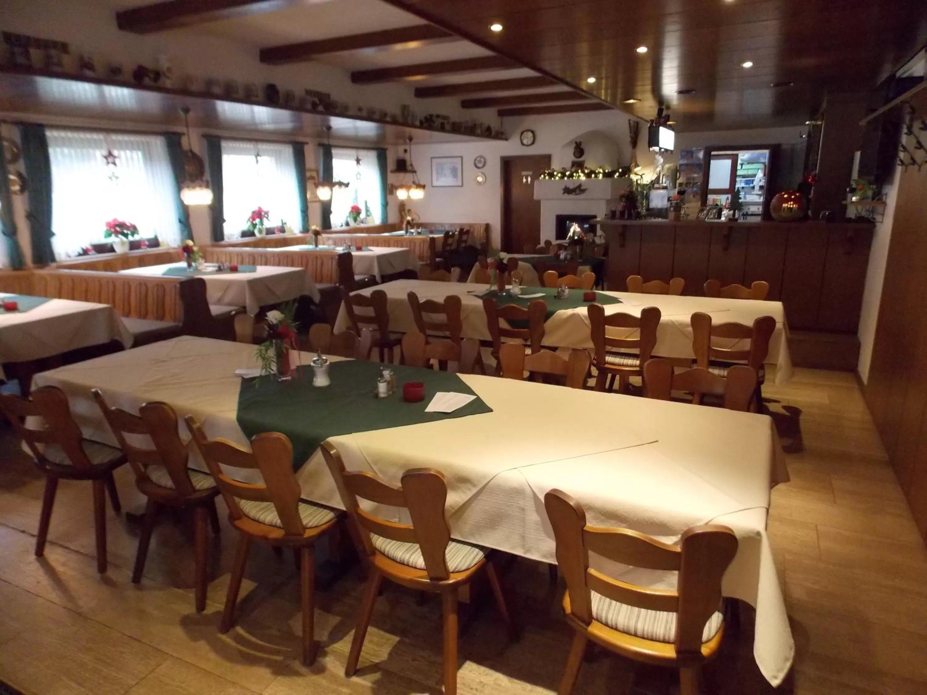 Restaurant/places to eat in Gasthaus Pension Rezatgrund