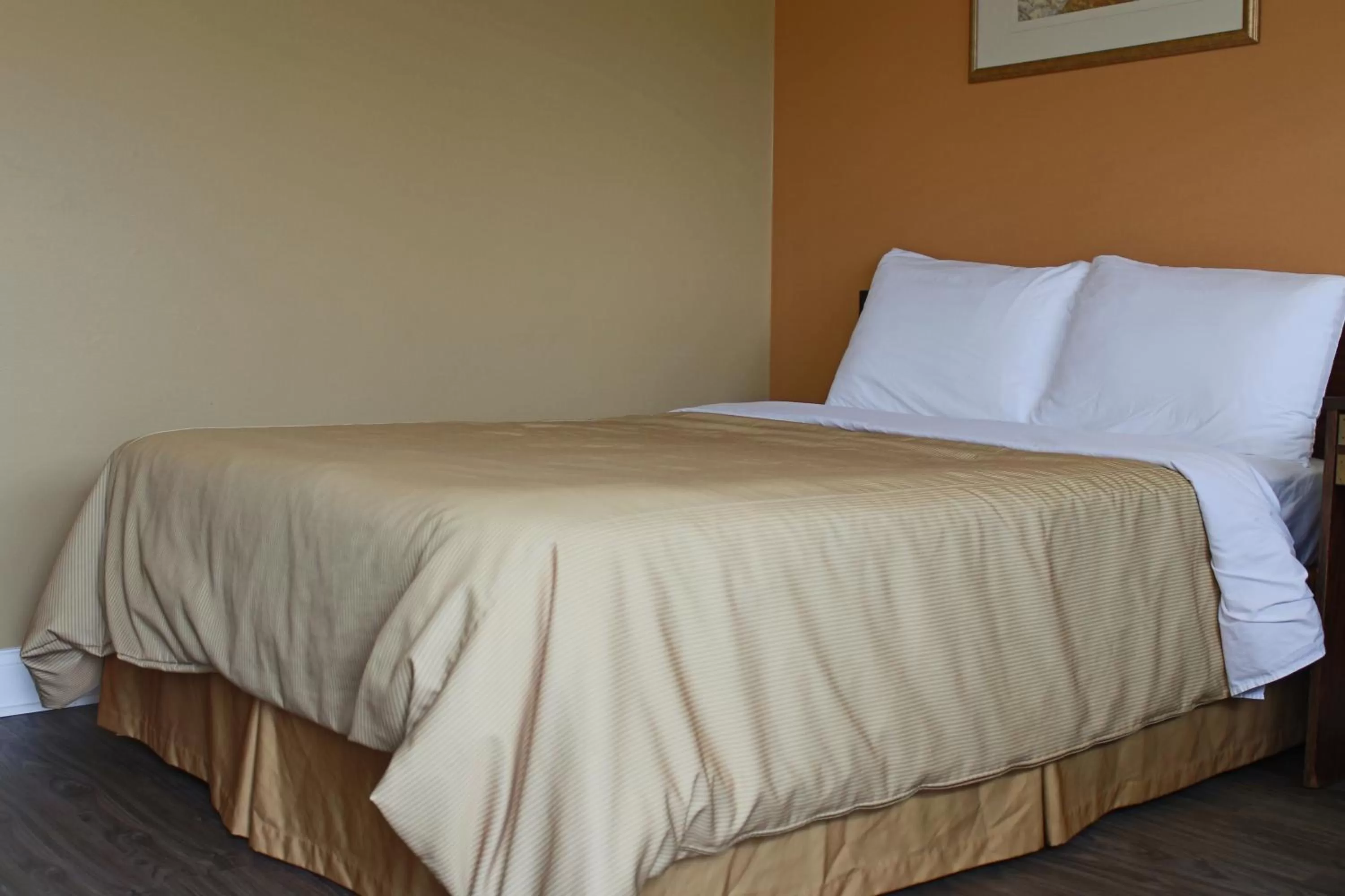 Bed in Travellers Inn