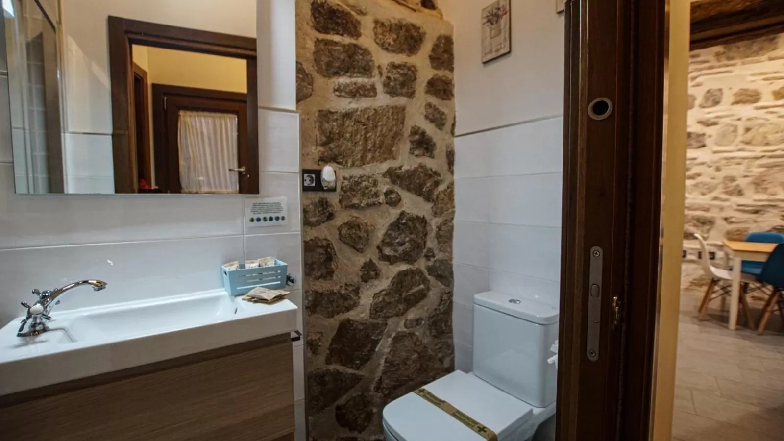 Toilet in Tiempo de Toledo