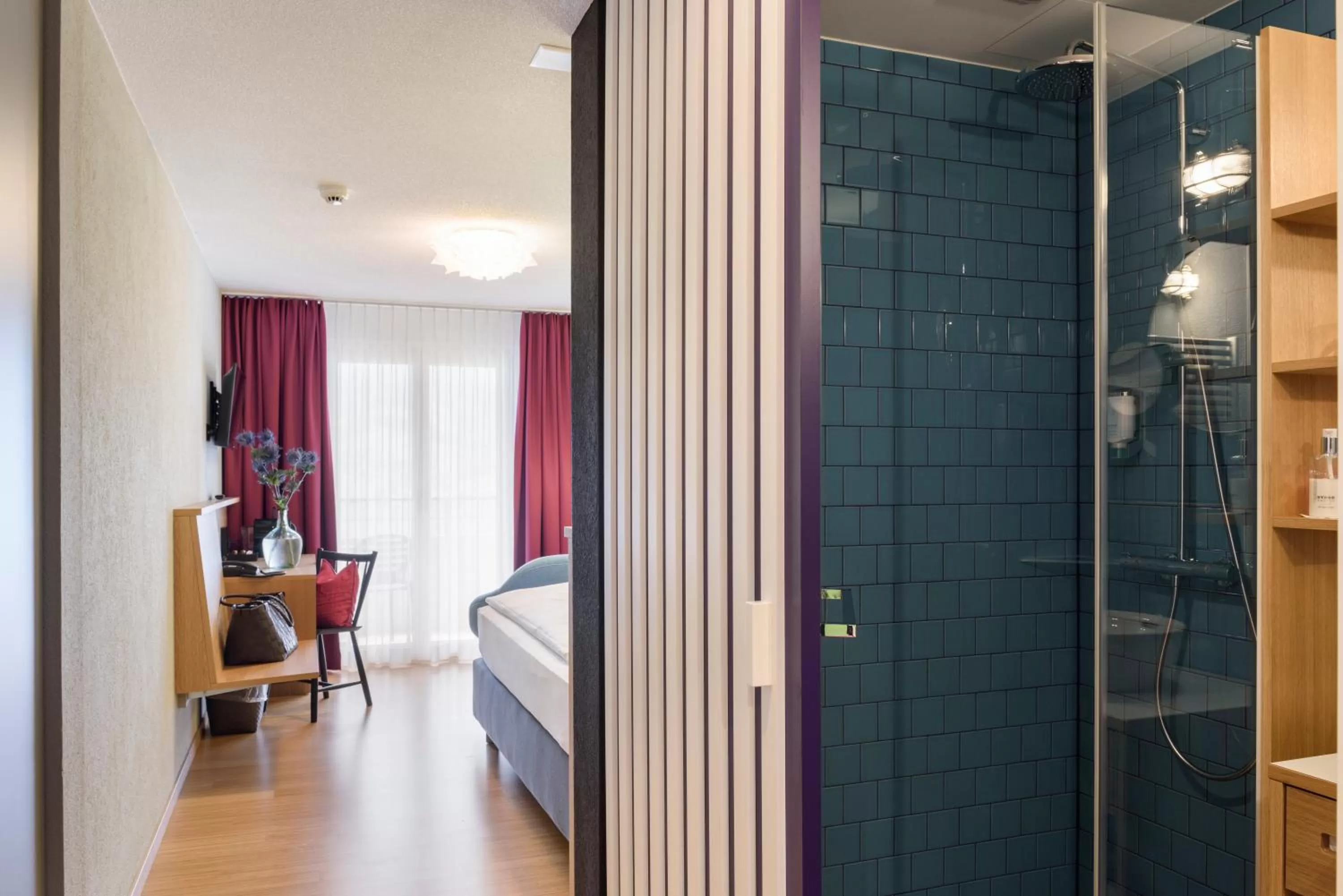 Shower, Bed in Seehotel Wilerbad Spa & Seminar