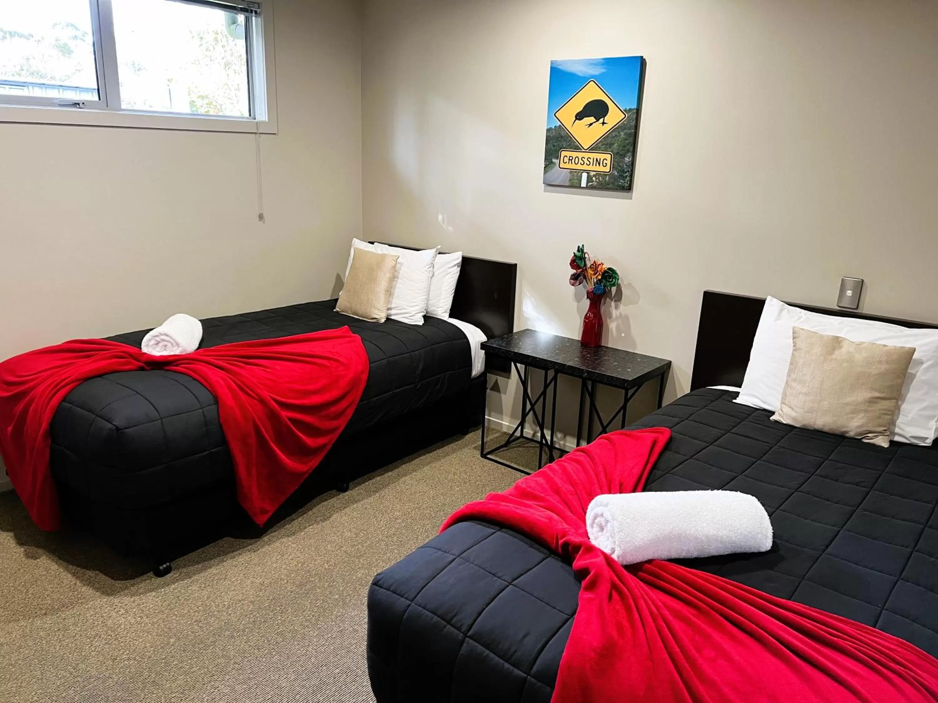 Bedroom, Bed in Fiordland Lakeview Motel and Apartments