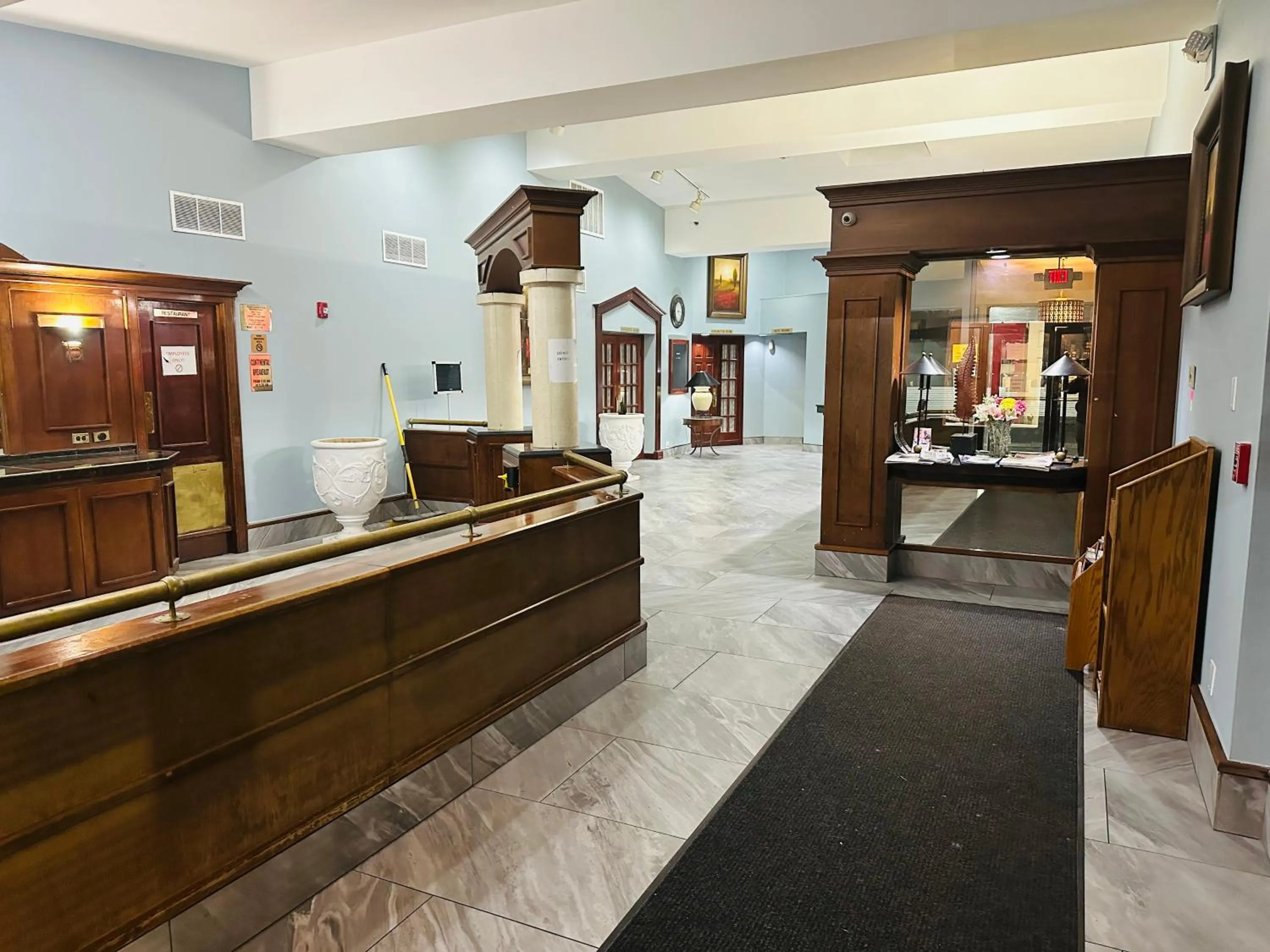 Lobby or reception in Town Inn