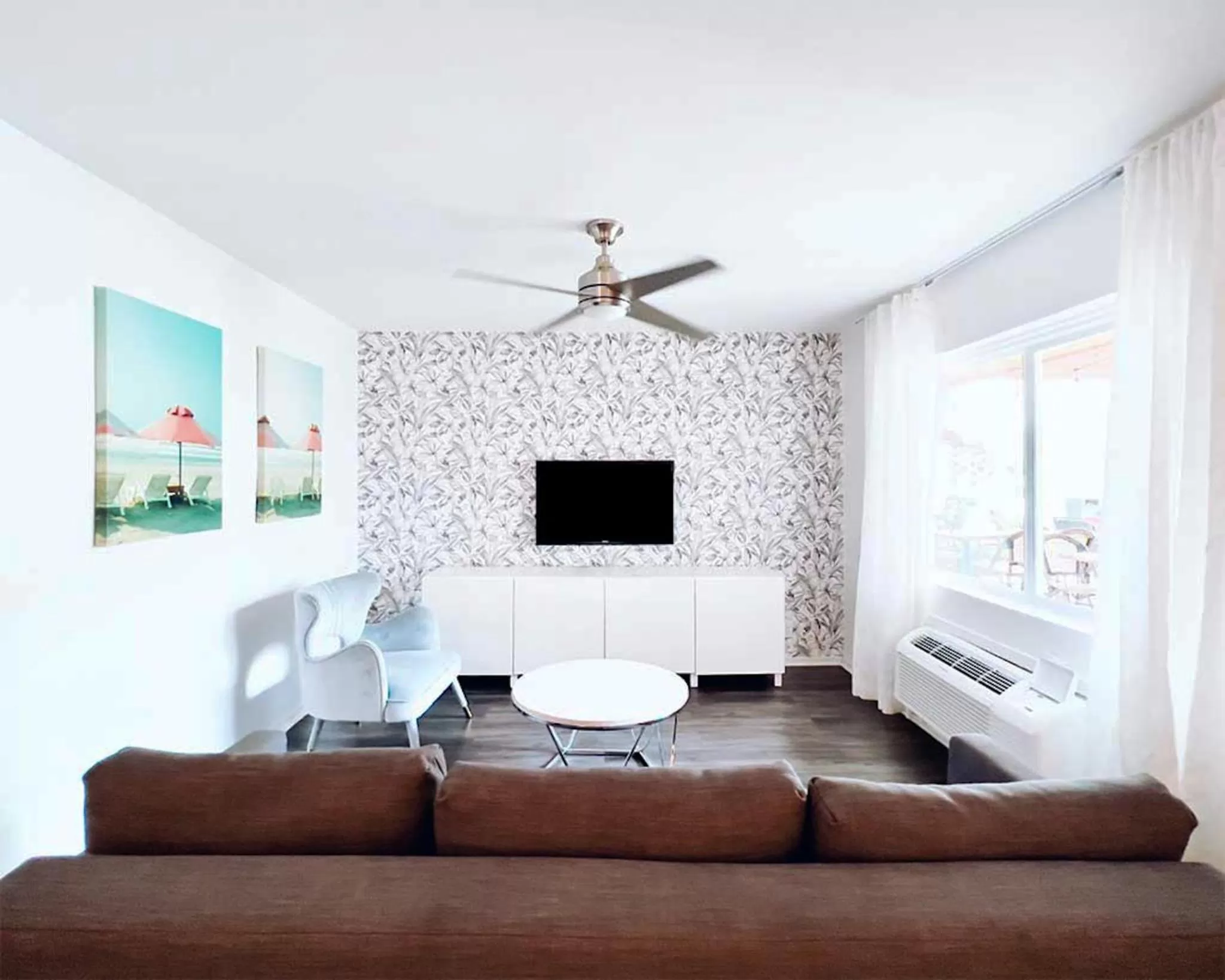 TV and multimedia in North Beach Hotel