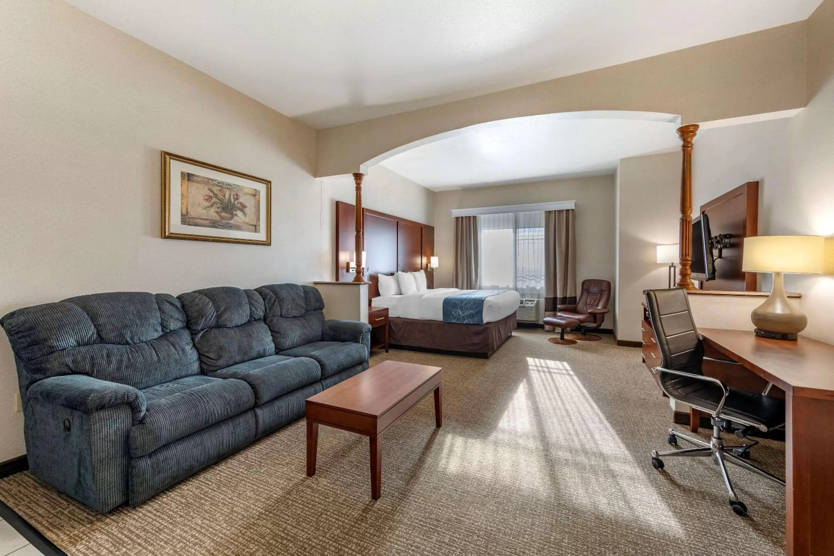 Suite, 1 King Bed with Recliner and Wet Bar in Comfort Suites Redlands