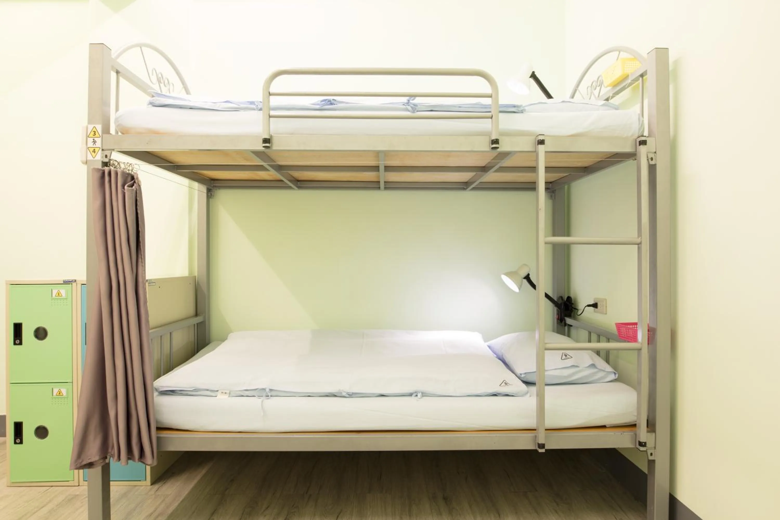 bunk bed, Bed in On My Way - Taipei Hostel