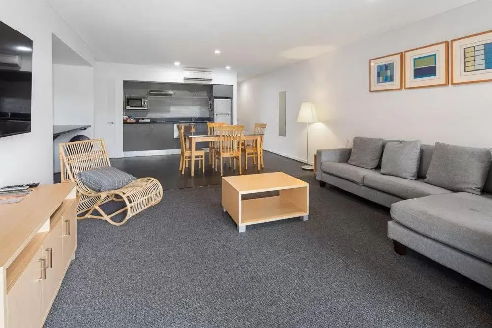 One-Bedroom Apartment with Pool View in Corrigans Cove One-Bedroom Apartment with Pool View in Corrigans Cove