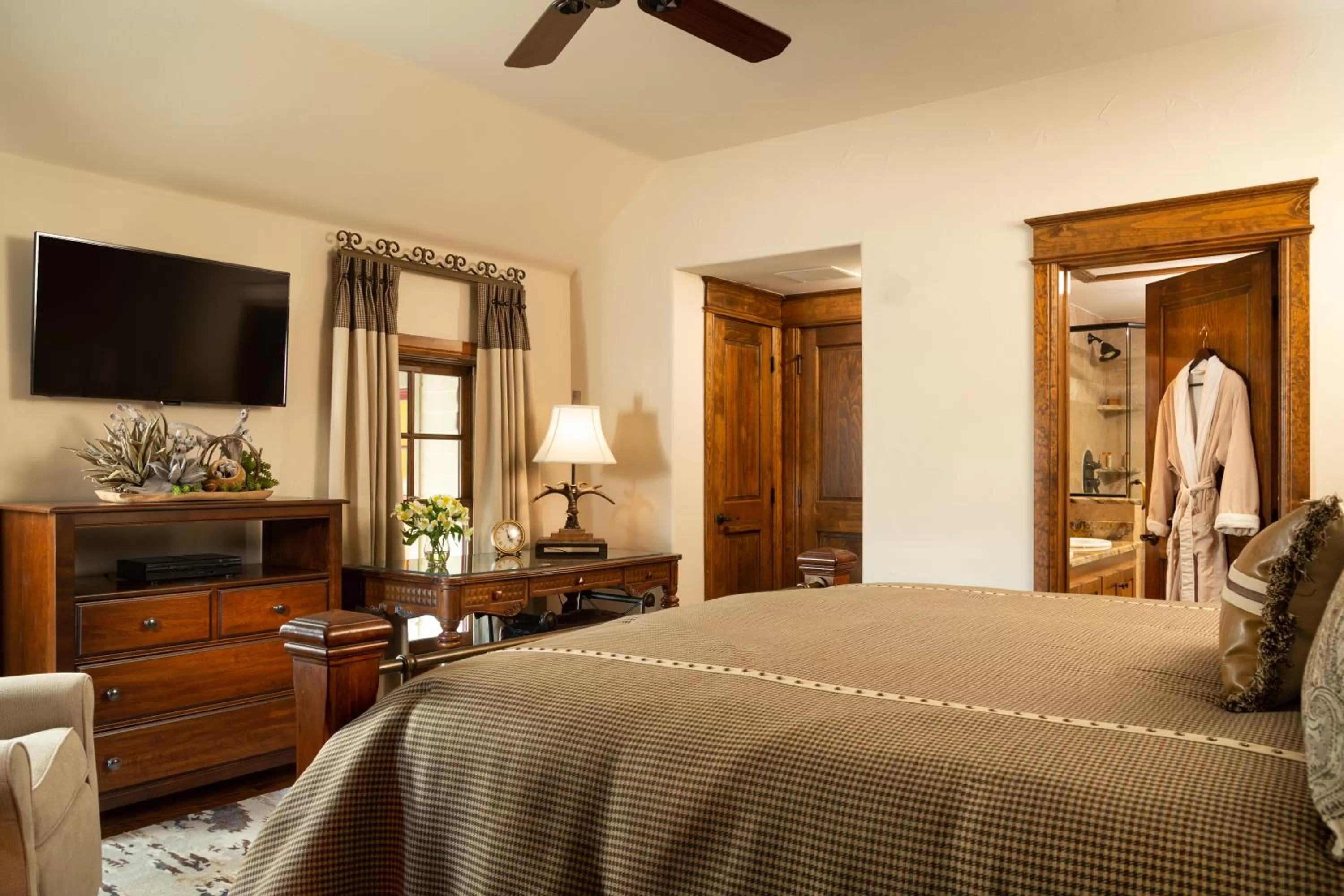 Bedroom, Bed in Inn on Lake Granbury a Boutique Hotel