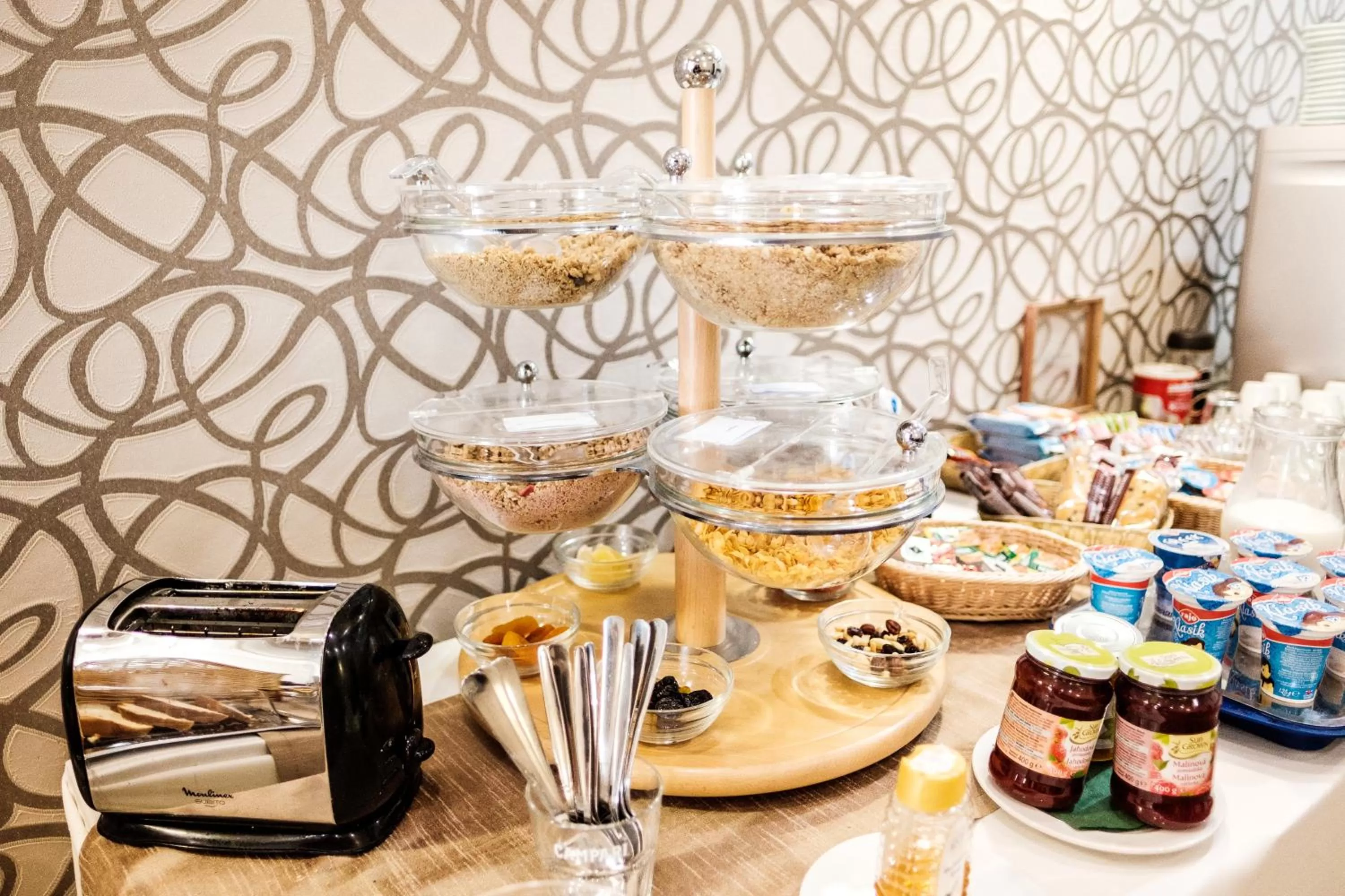 Buffet breakfast in Hotel Deluxe with free Wellness and Fitness Centrum