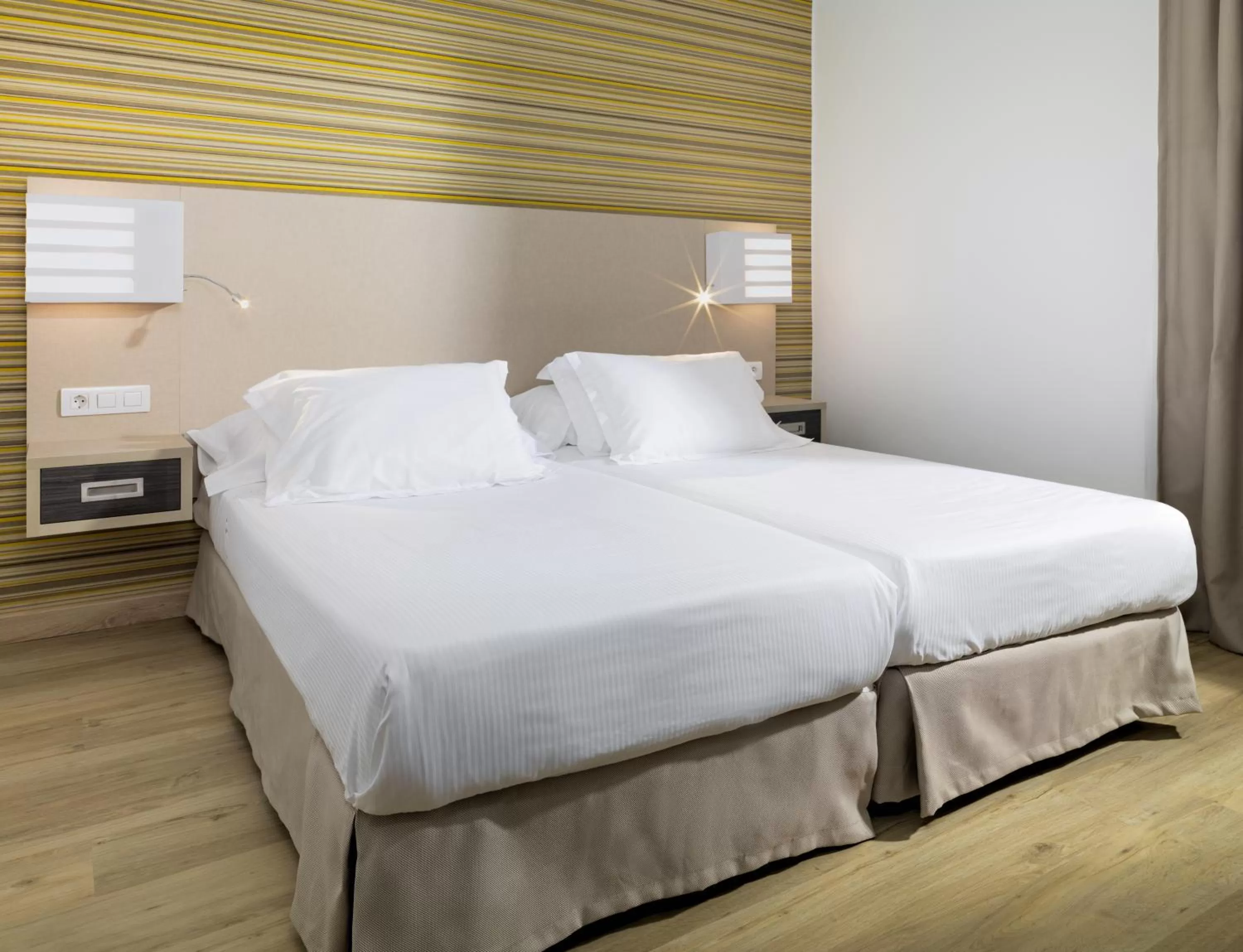 Bedroom, Bed in H10 Suites Lanzarote Gardens