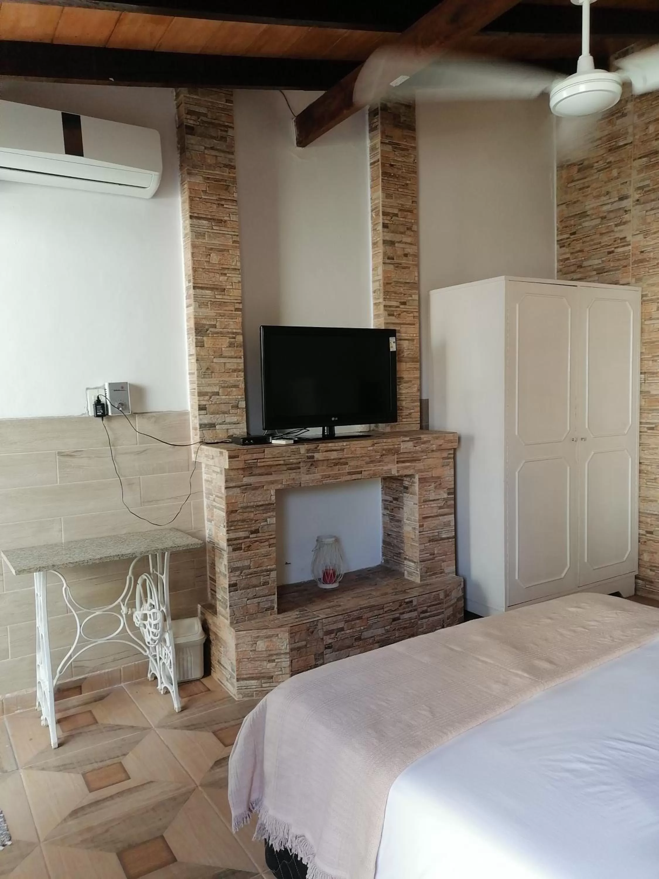 Photo of the whole room, Bed in Granados