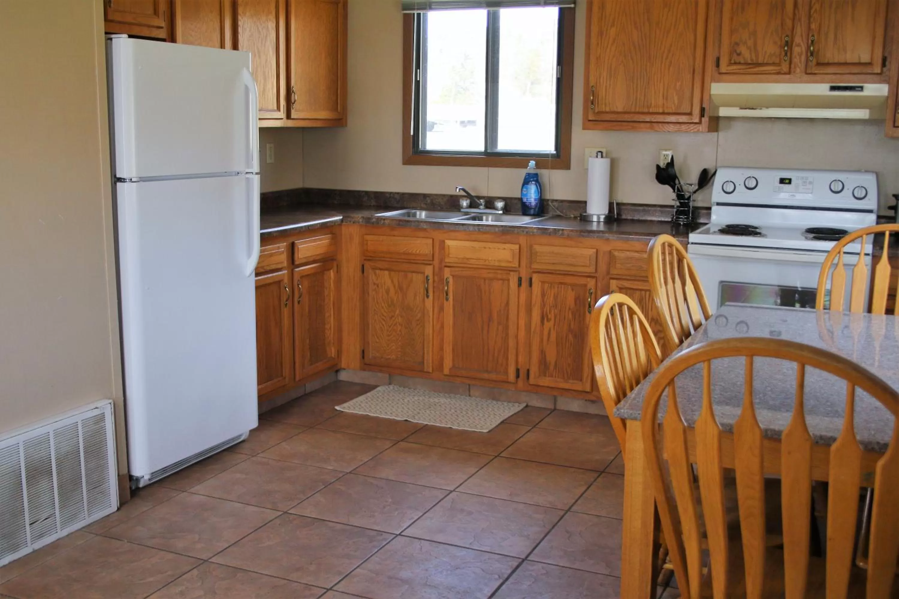 Kitchen or kitchenette in Lewis & Clark Resort