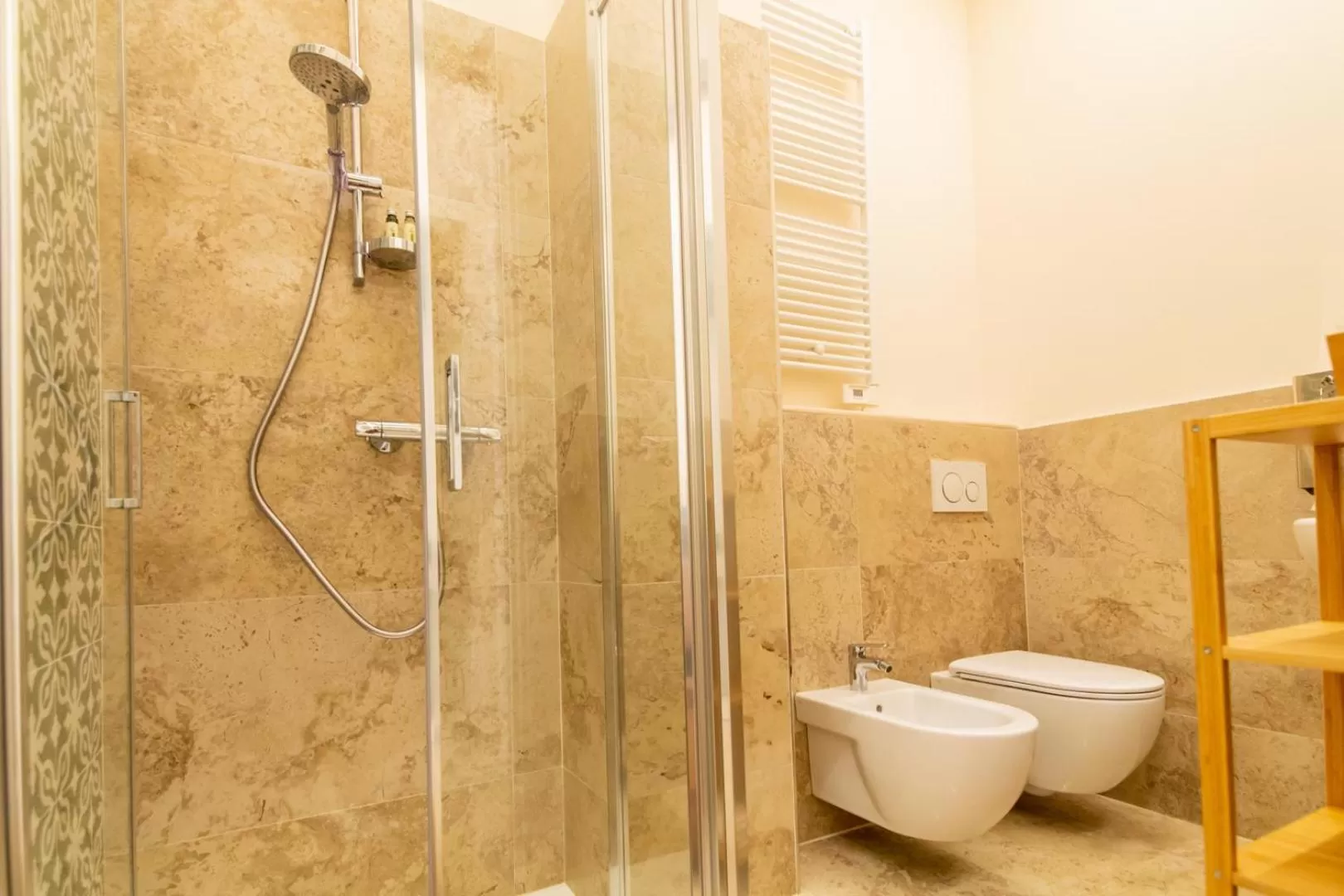 Bathroom in Migliori Olive Ascolane beds