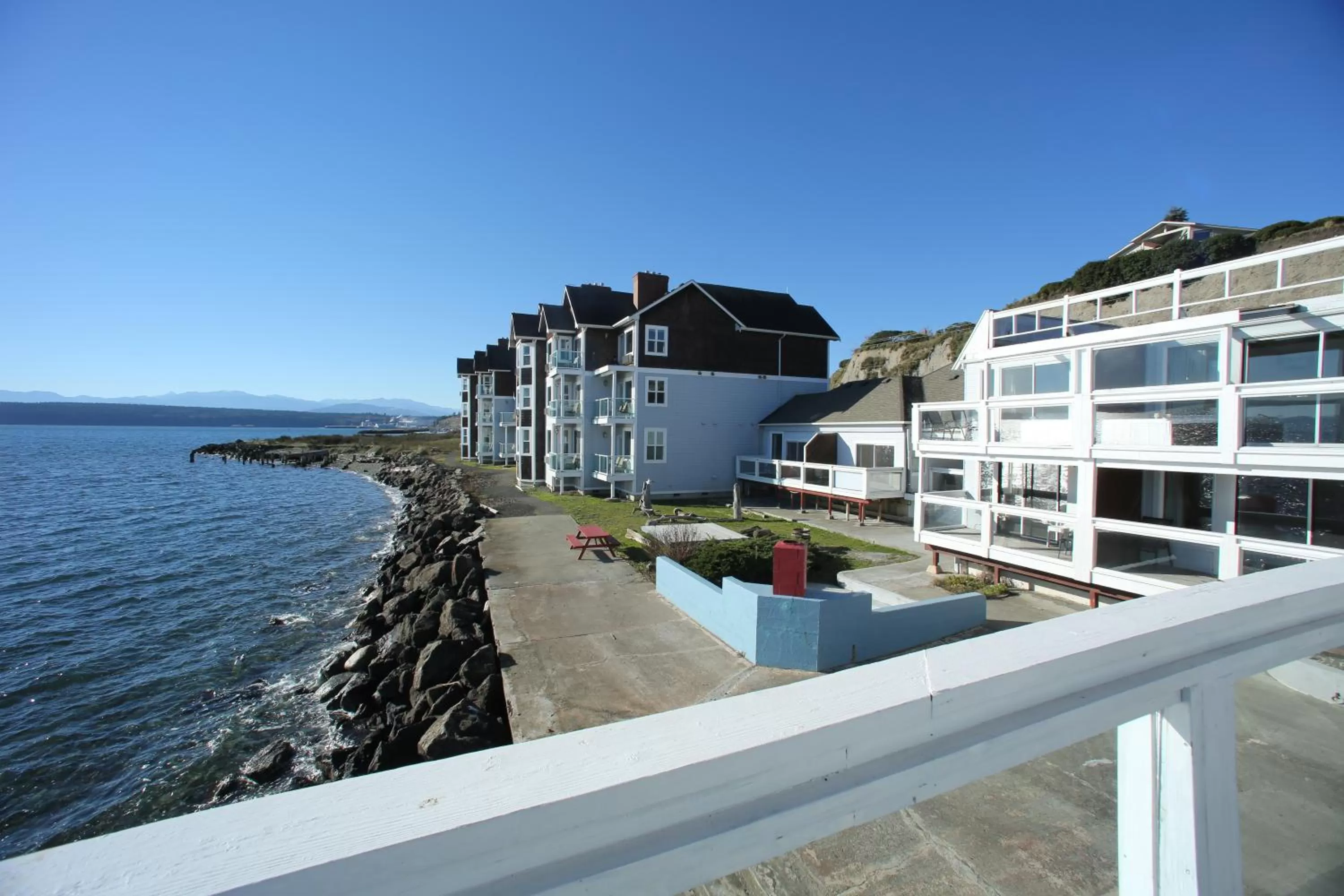 Property building in Tides Inn & Suites