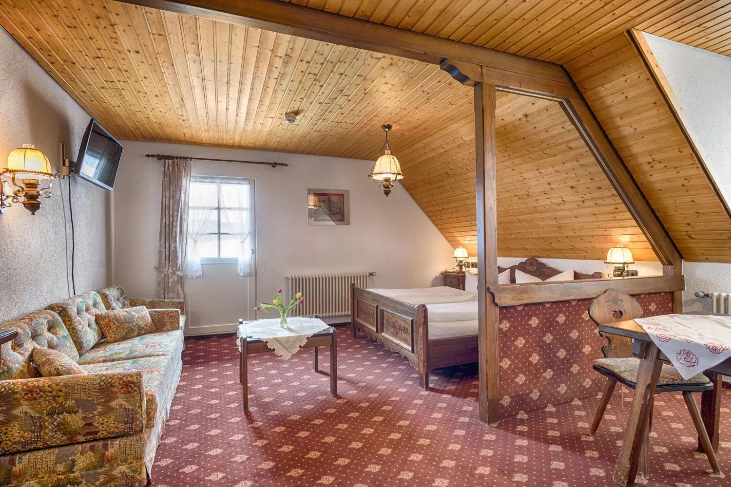 Photo of the whole room, Bed in ZUR TRAUBE Schwarzwaldhotel & Restaurant am Titisee