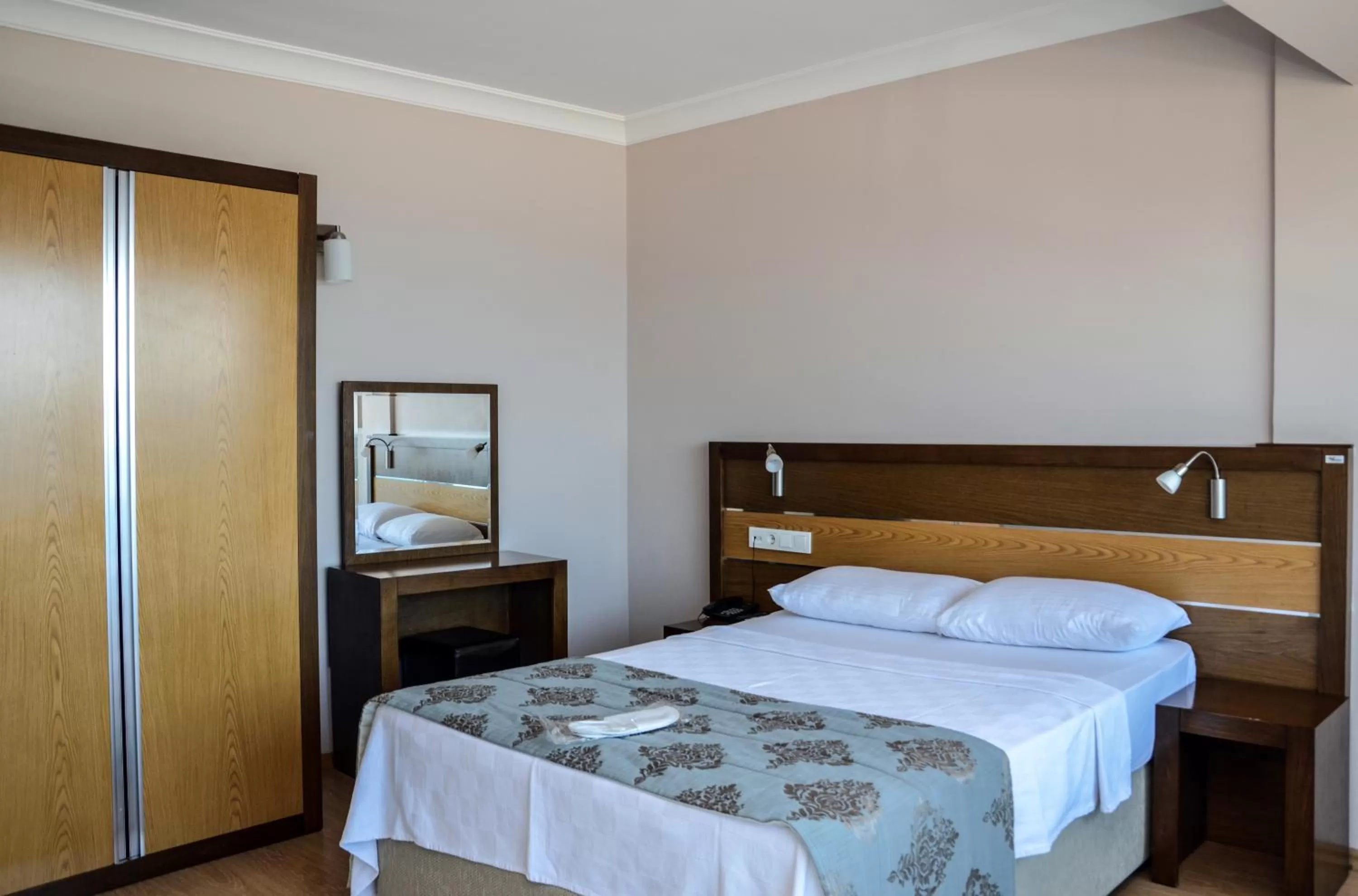 Photo of the whole room, Bed in Perla Hotel