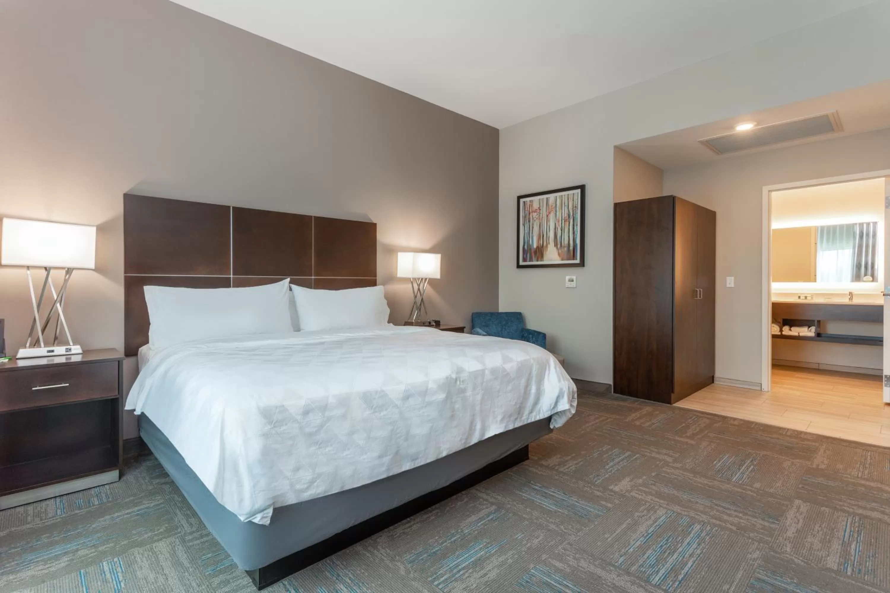 Bed in Holiday Inn & Suites - Jefferson City by IHG