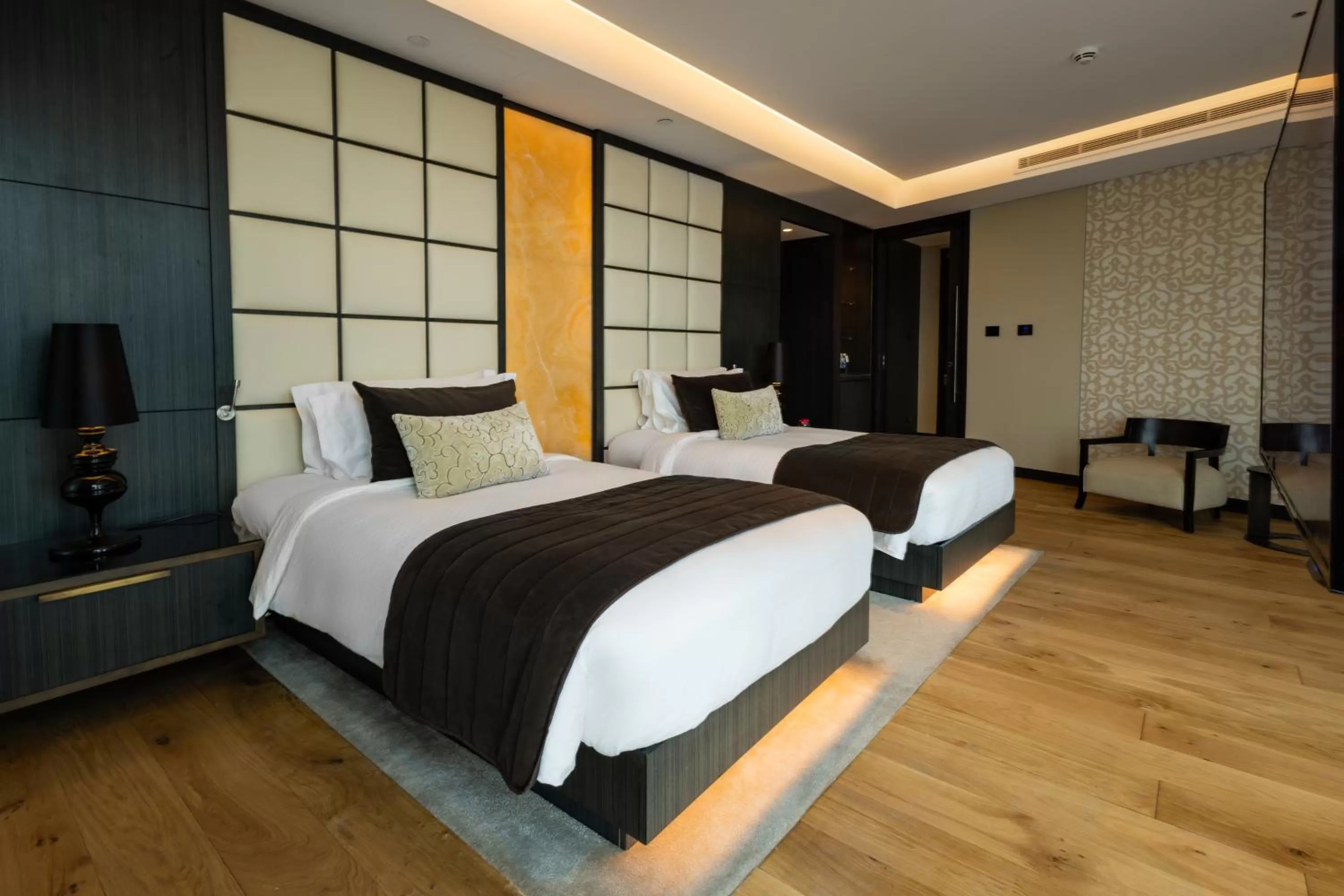 Photo of the whole room, Bed in Amman Rotana