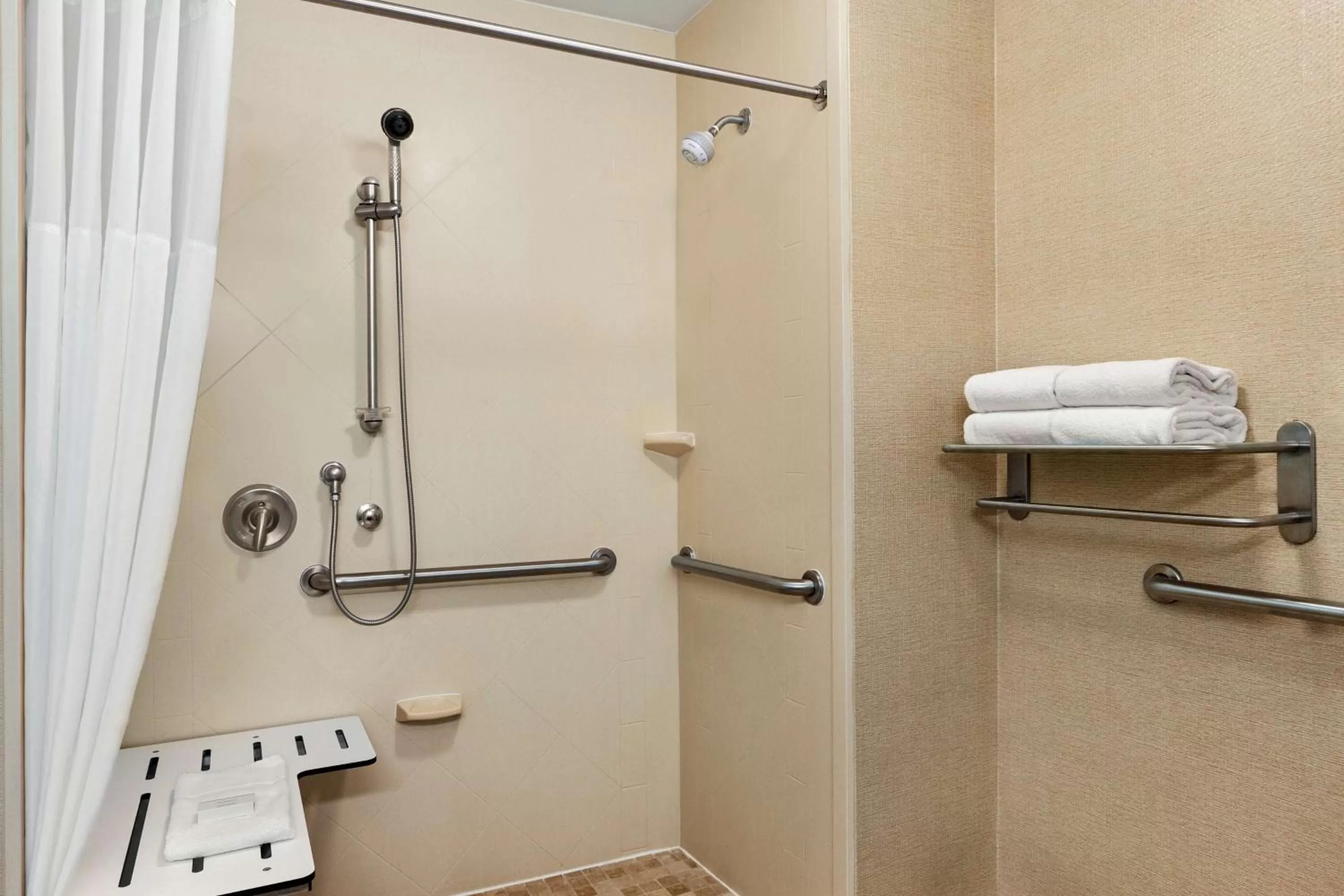 Bathroom in Hampton Inn & Suites Atlanta Airport West Camp Creek Pkwy