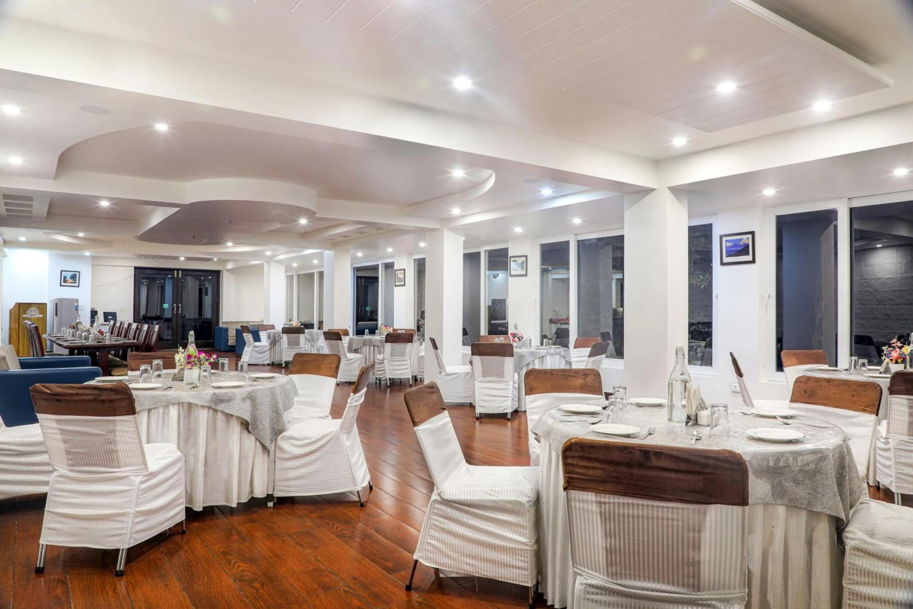 Restaurant/places to eat in The Mountain Quail