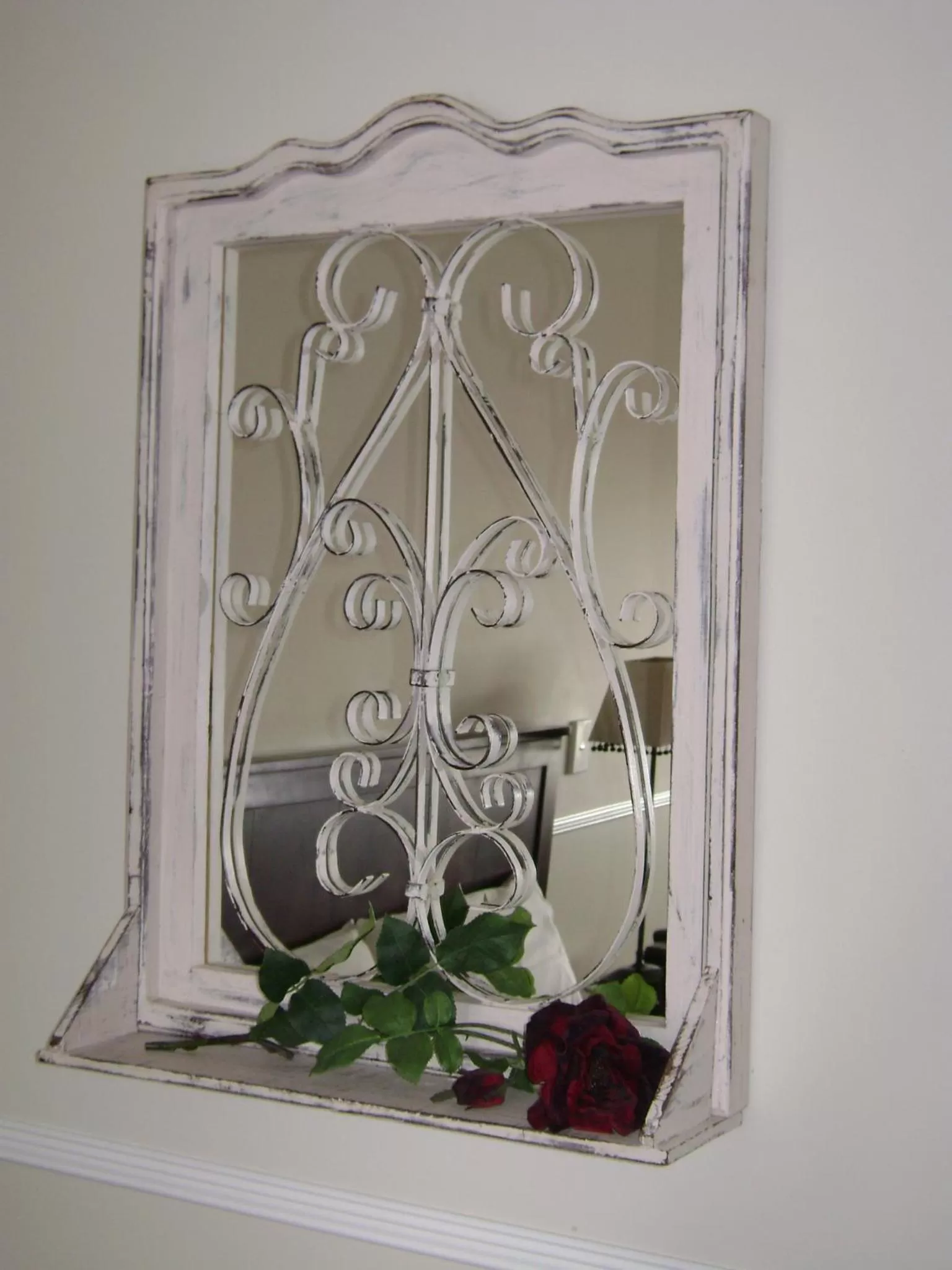 Decorative detail in Lodge Bordeaux