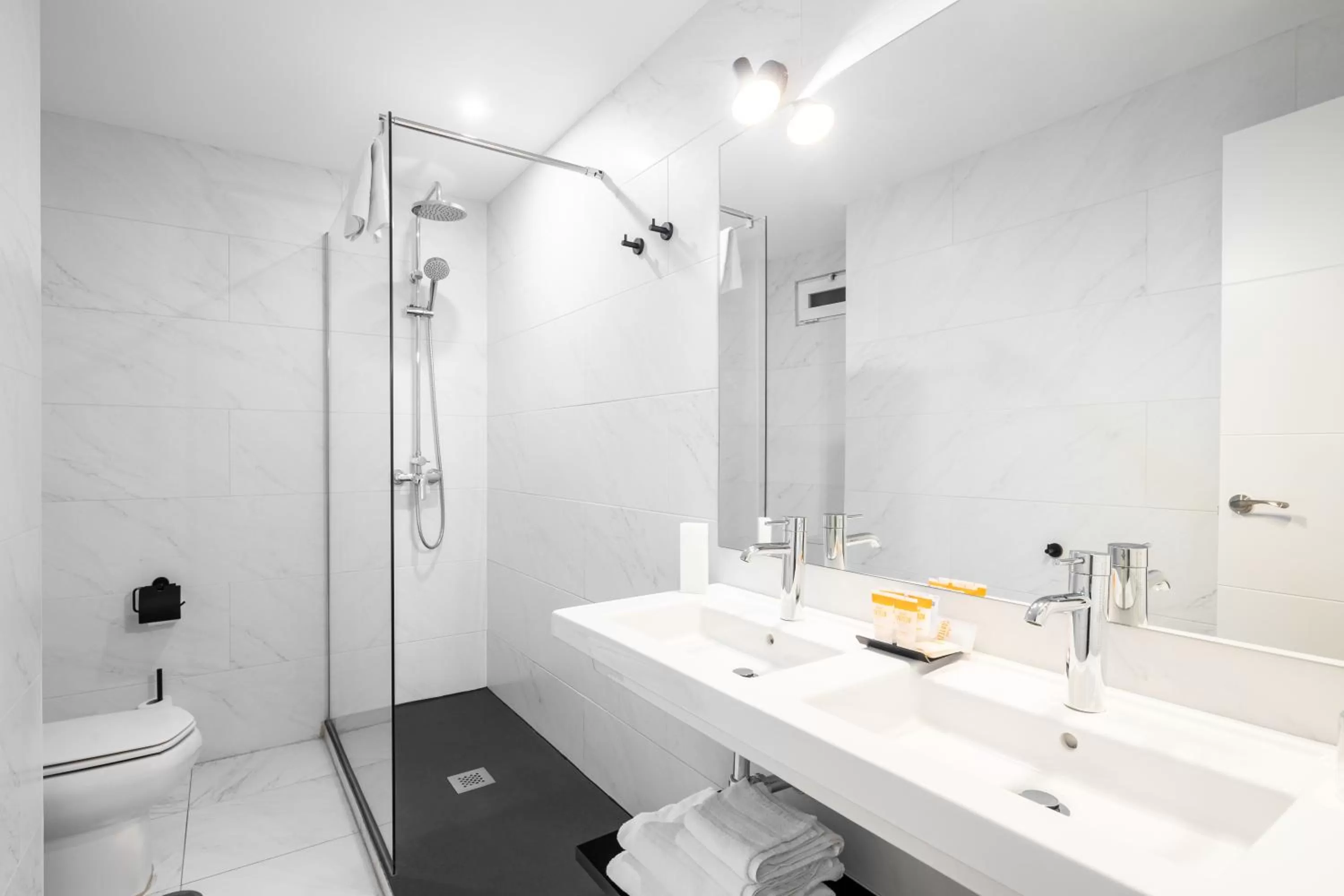 Bathroom in Hotel Cortezo