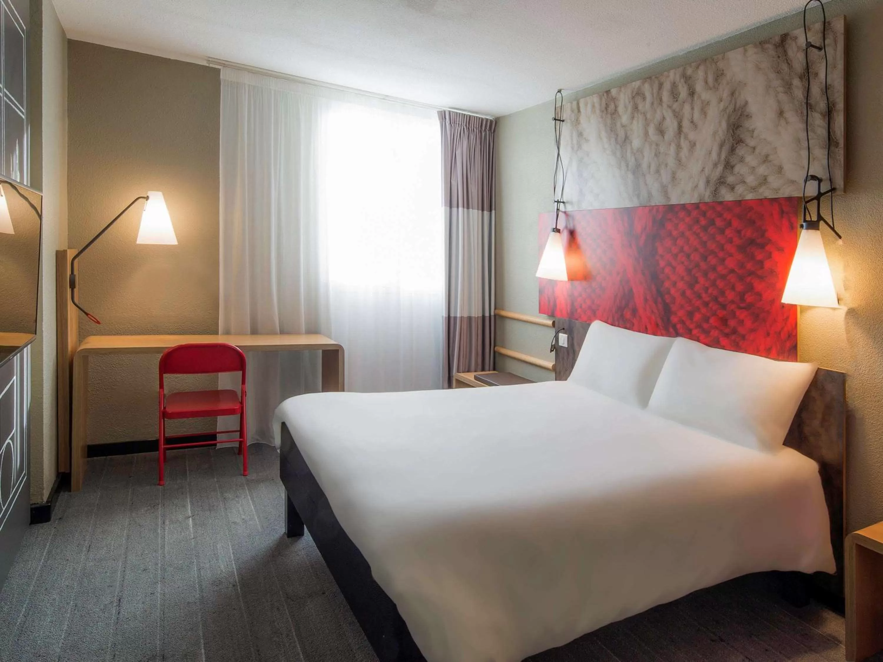 Photo of the whole room, Bed in ibis Tours Nord