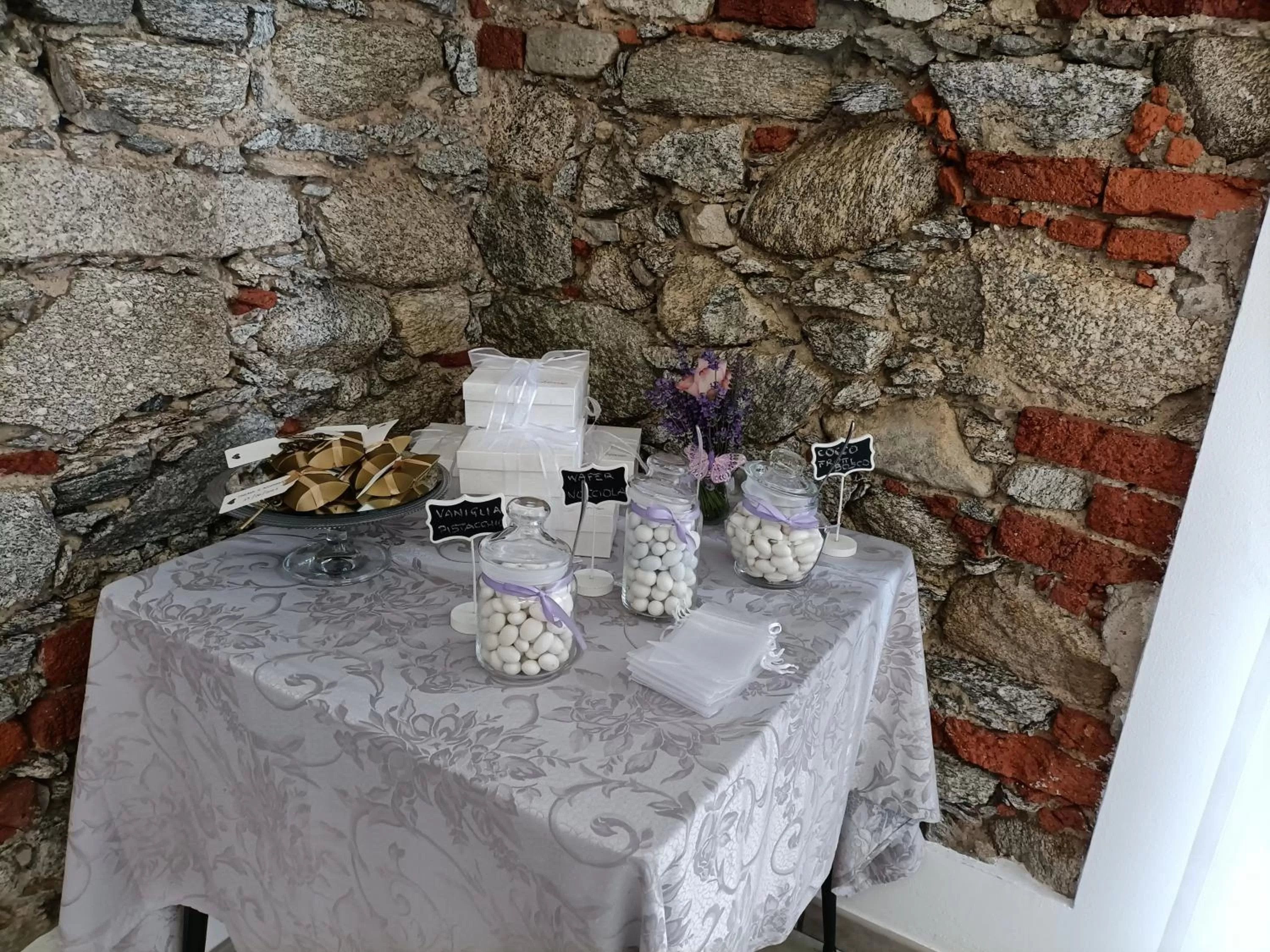 Restaurant/places to eat in Albergo Roma