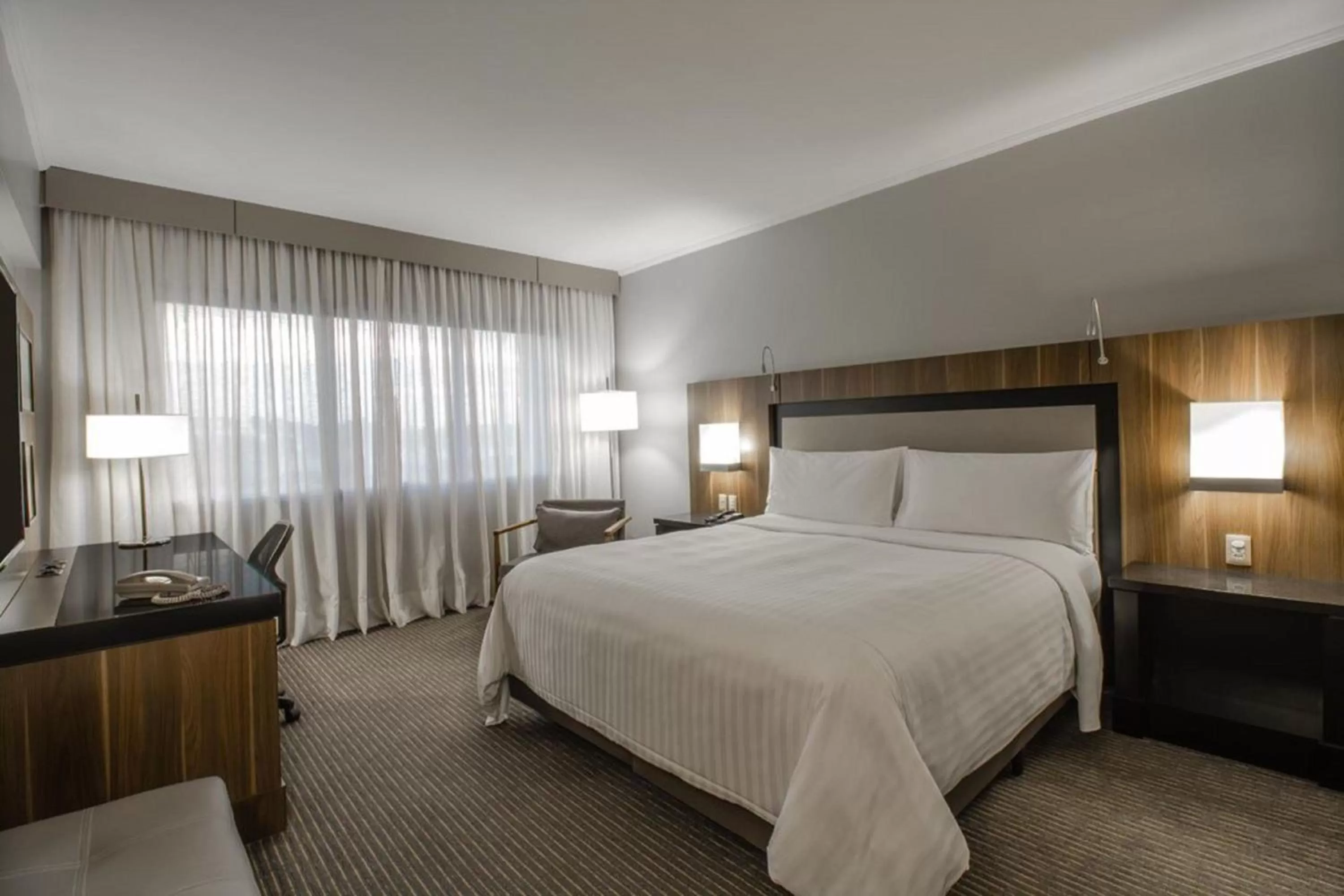 Bedroom, Bed in Marriott São Paulo Airport Hotel