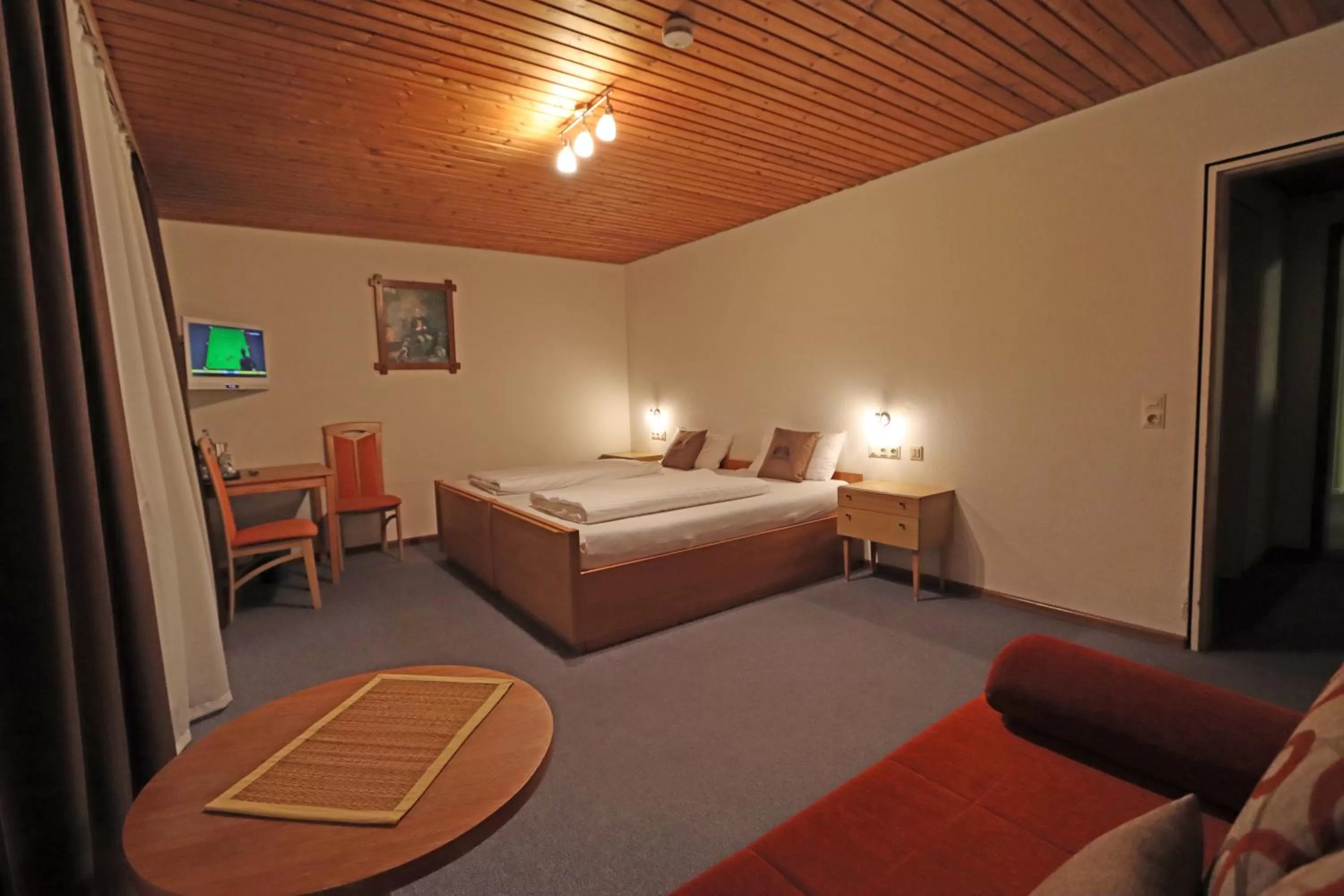 Bed in Hotel Kreuz Höhengasthof