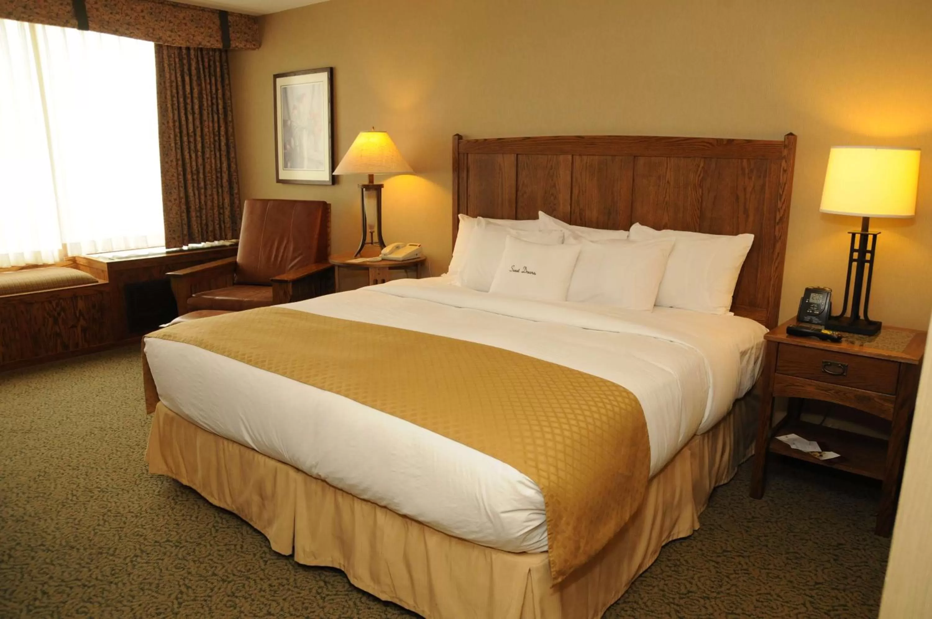 Bed in DoubleTree by Hilton Libertyville-Mundelein
