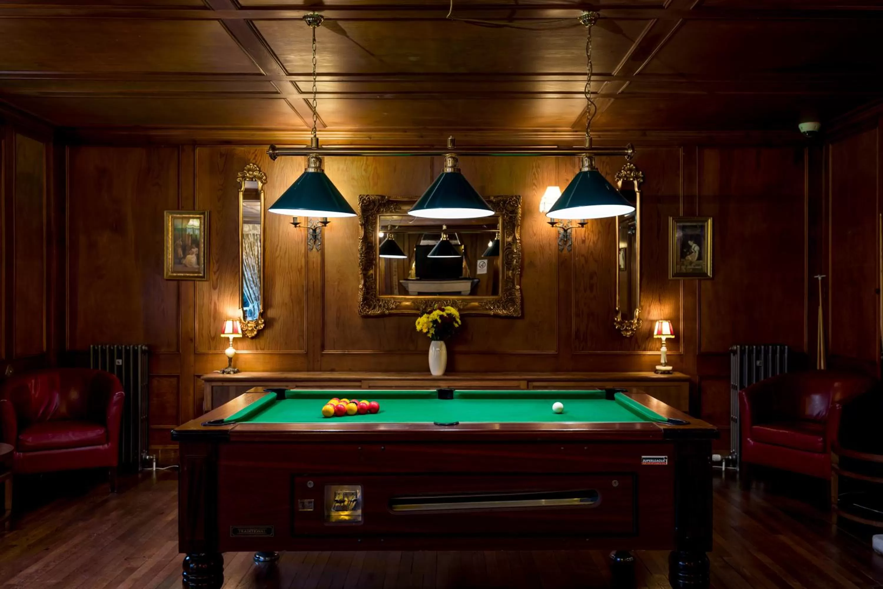Billiard in Grey Harlings Rooms