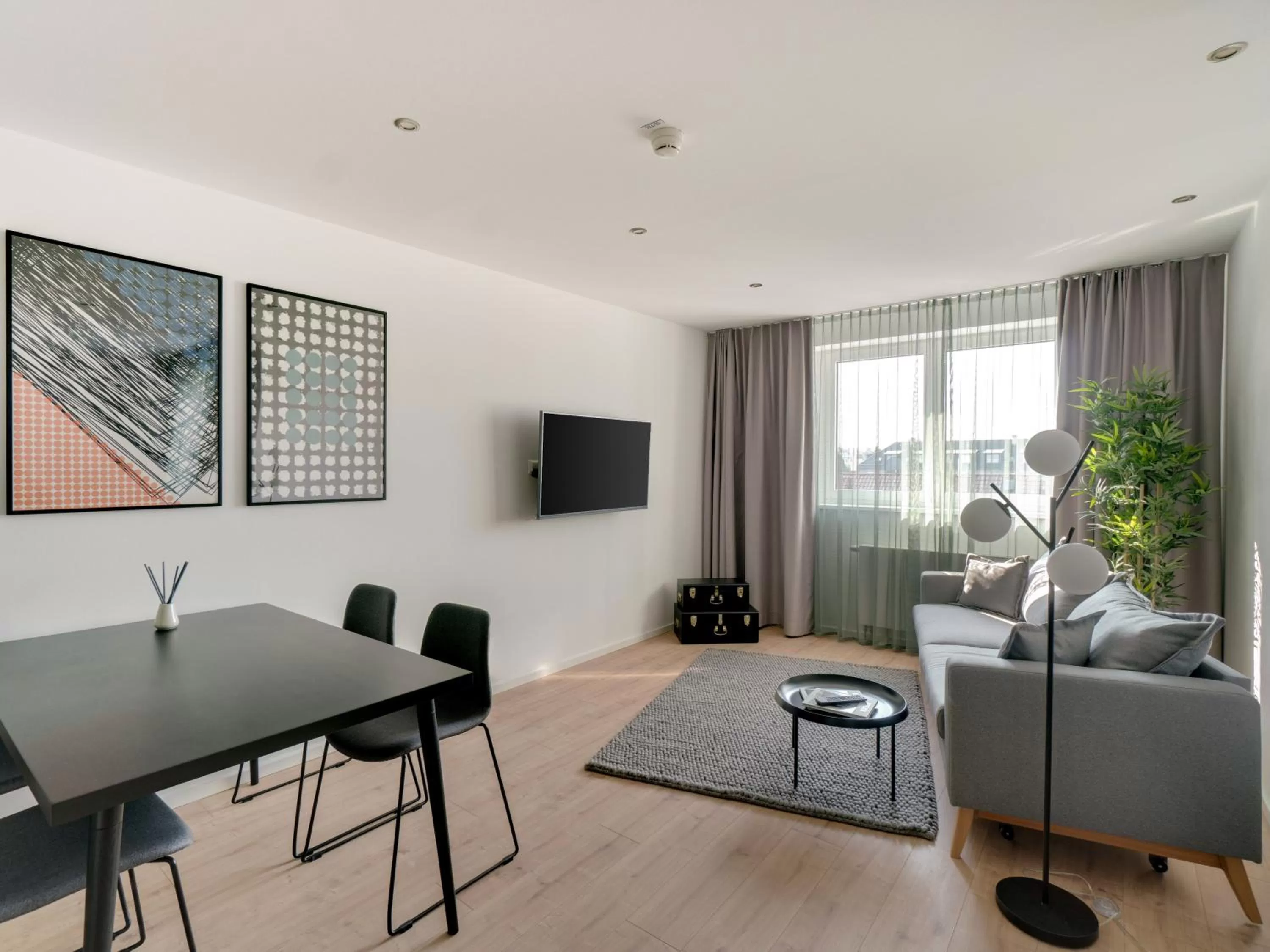 Seating area in Limehome Darmstadt Wilhelminenstraße - Digital Access