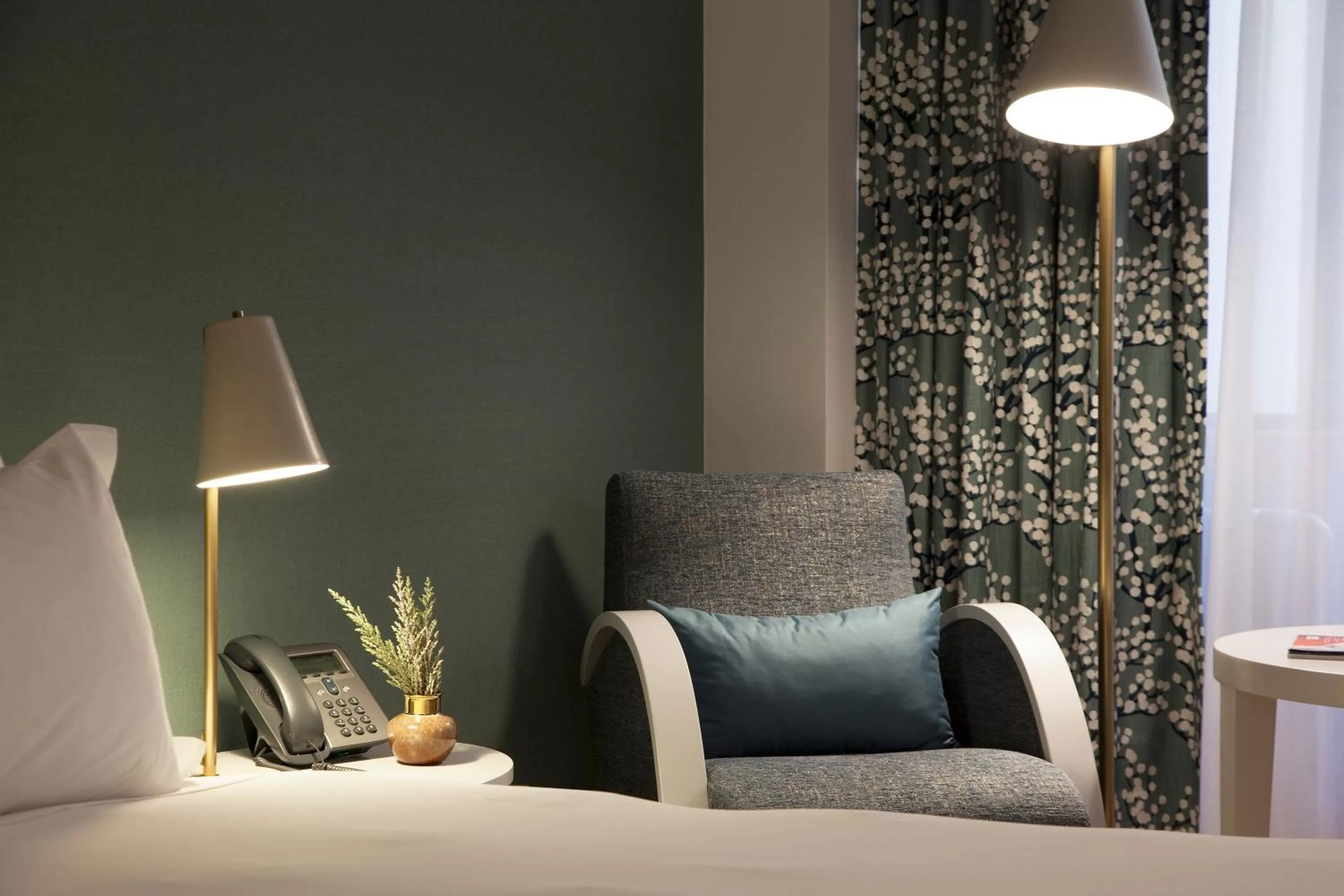 Decorative detail, Bed in Altis Suites Apartamentos Turísticos