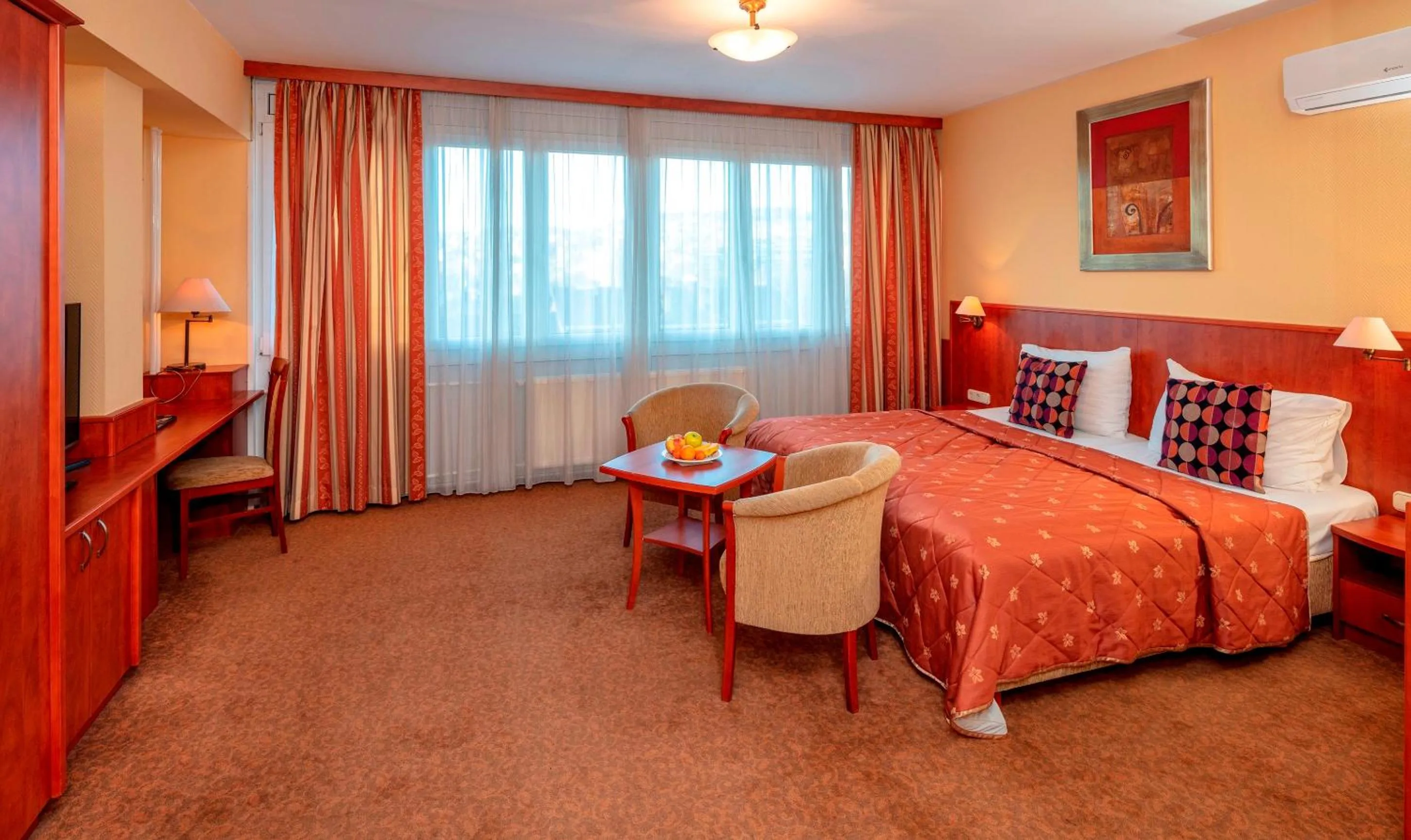 Bedroom, Bed in Hotel Charles