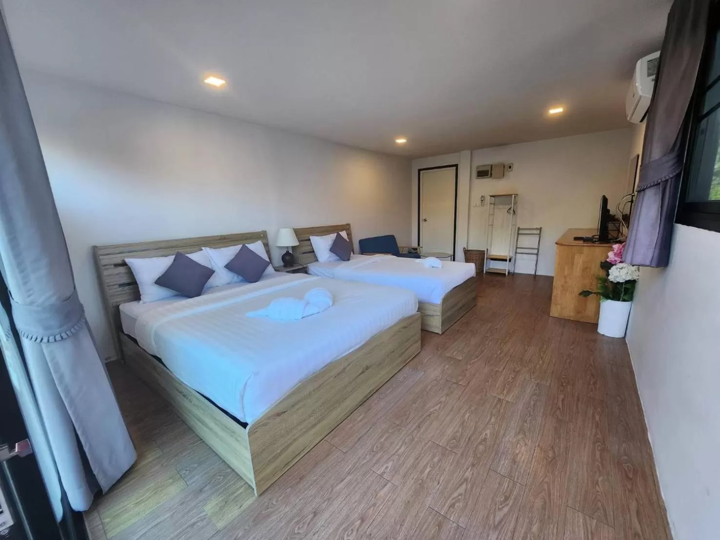 Deluxe Triple Room in Beach Box at Pran