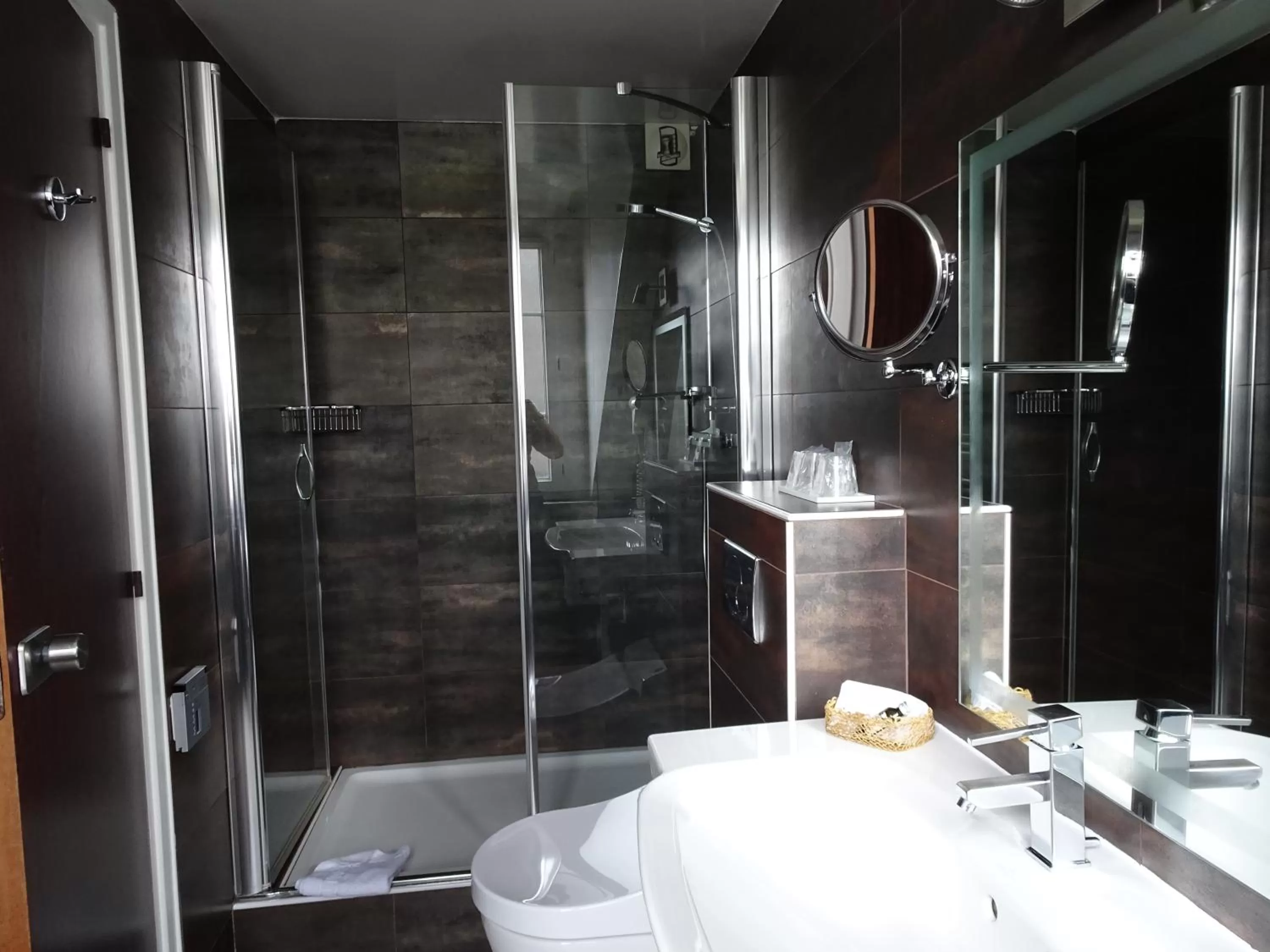 Property building in Hôtel Edouard 6 by Malone