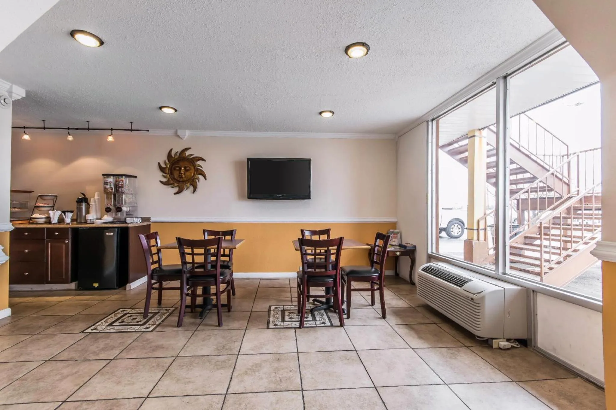 Continental breakfast in Rodeway Inn Hopkinsville