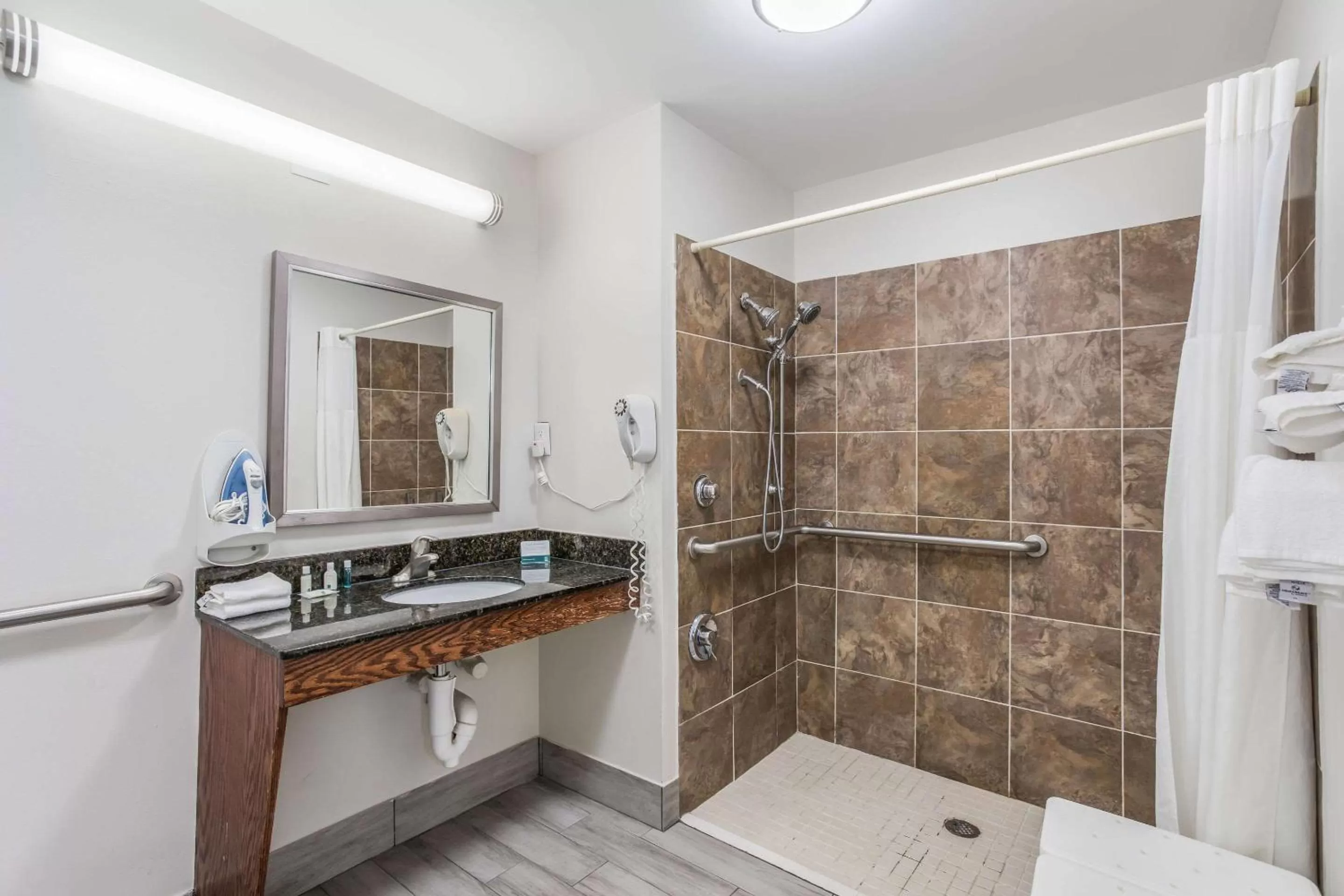 Bedroom in Quality Inn Gallatin-Nashville Metro